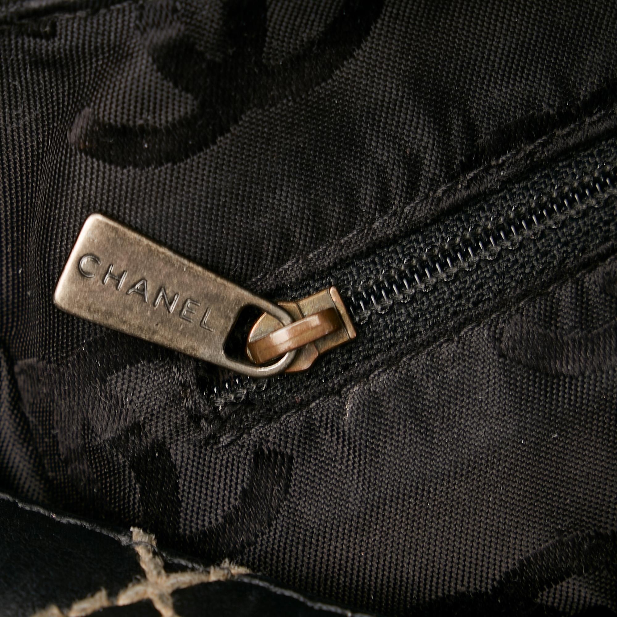 Chanel Wild Stitch Leather Handbag (SHG-28370)