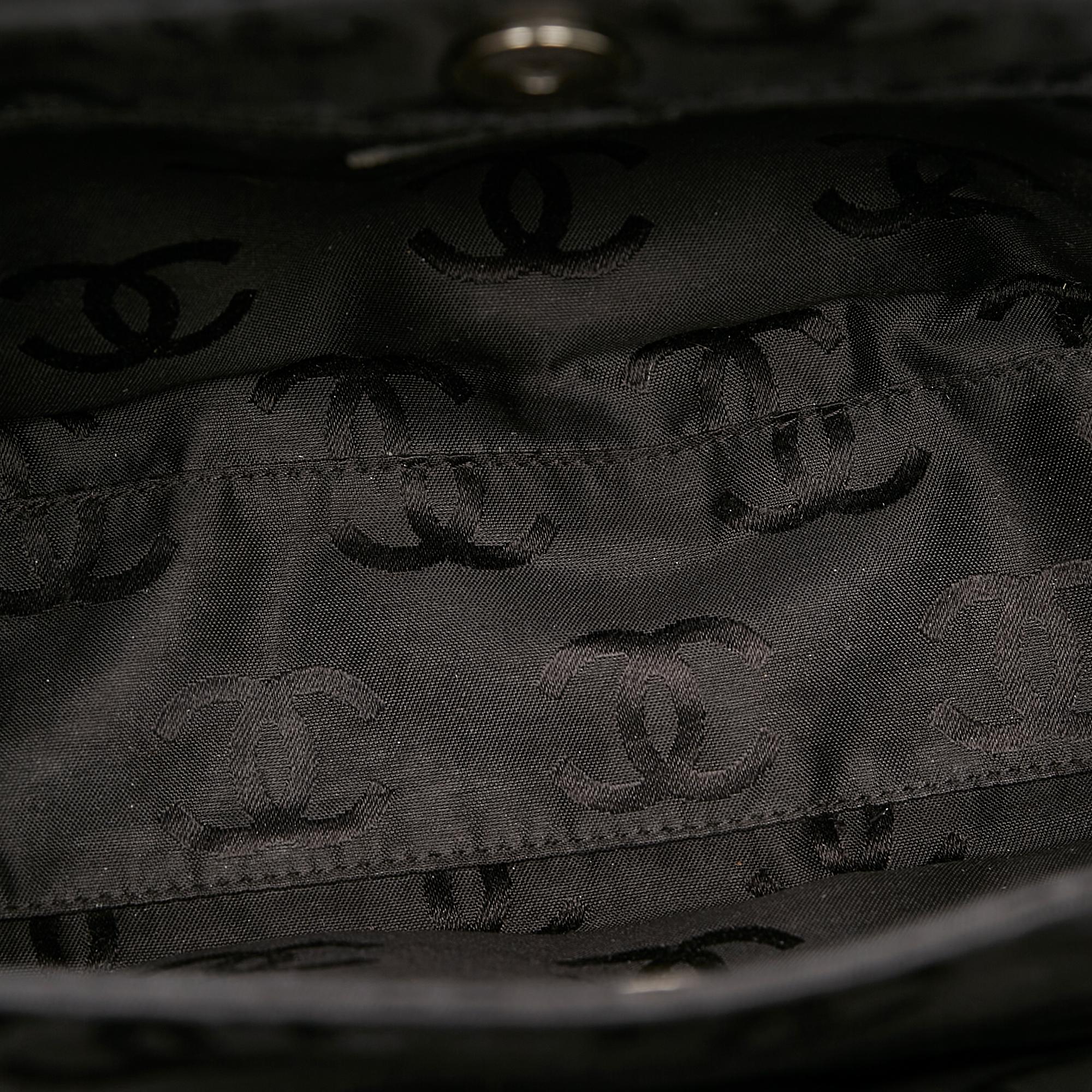 Chanel Wild Stitch Leather Handbag (SHG-28370)