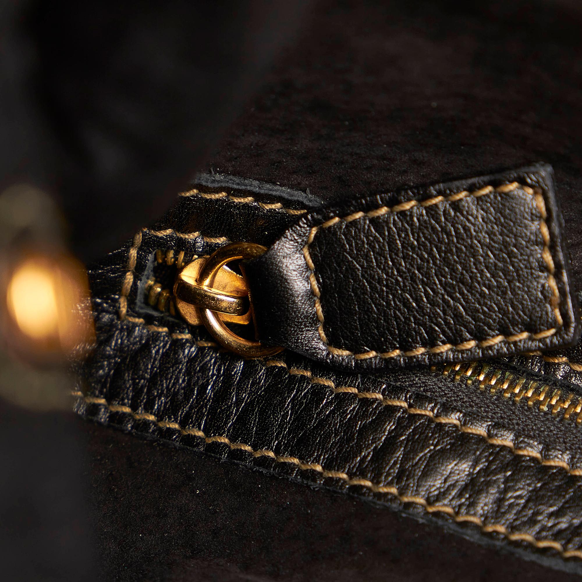 Fendi Leather Bucket Bag (SHG-27821)