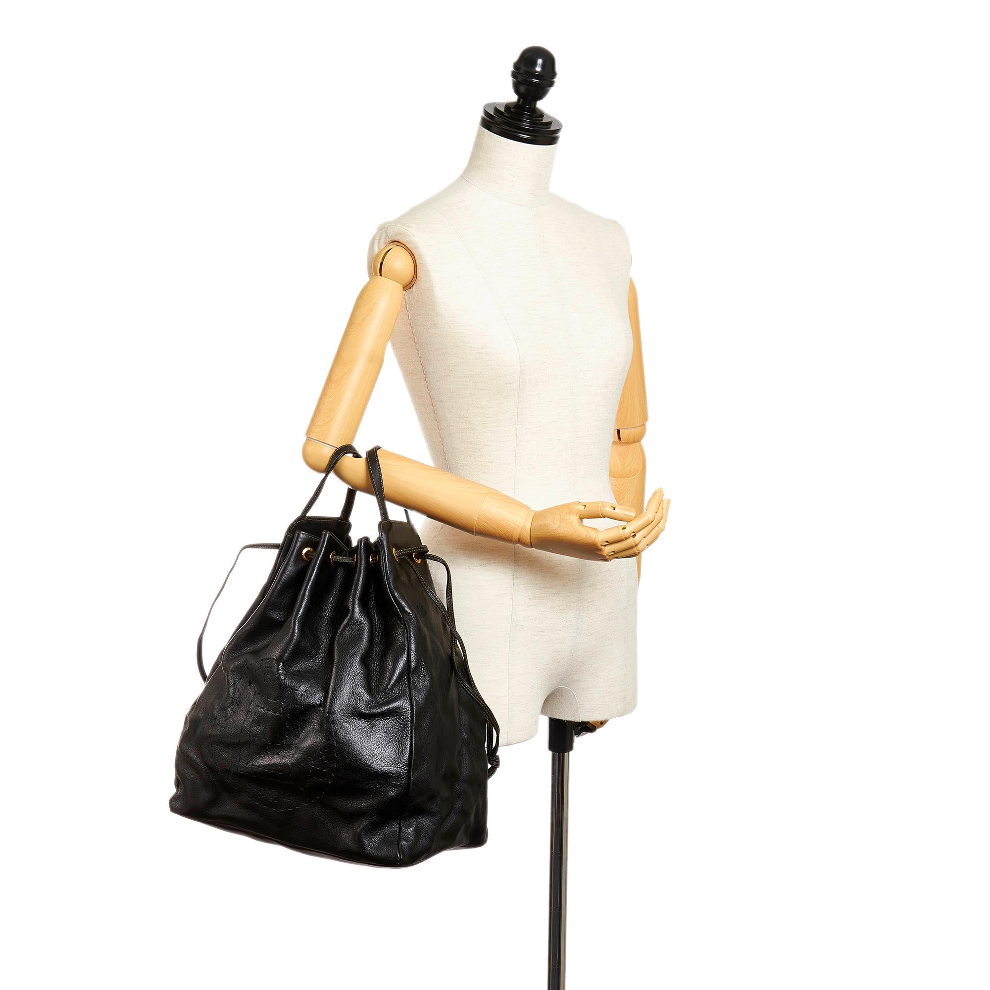 Fendi Leather Bucket Bag (SHG-27821)