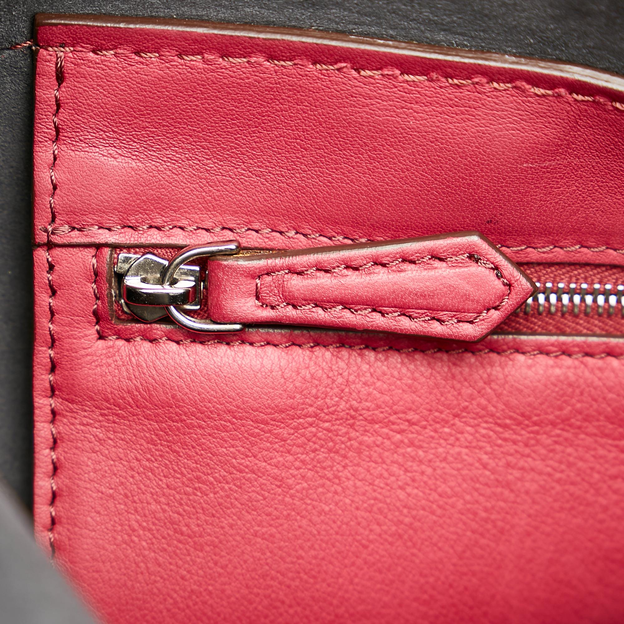 Fendi Leather Shoulder Bag (SHG-24400)