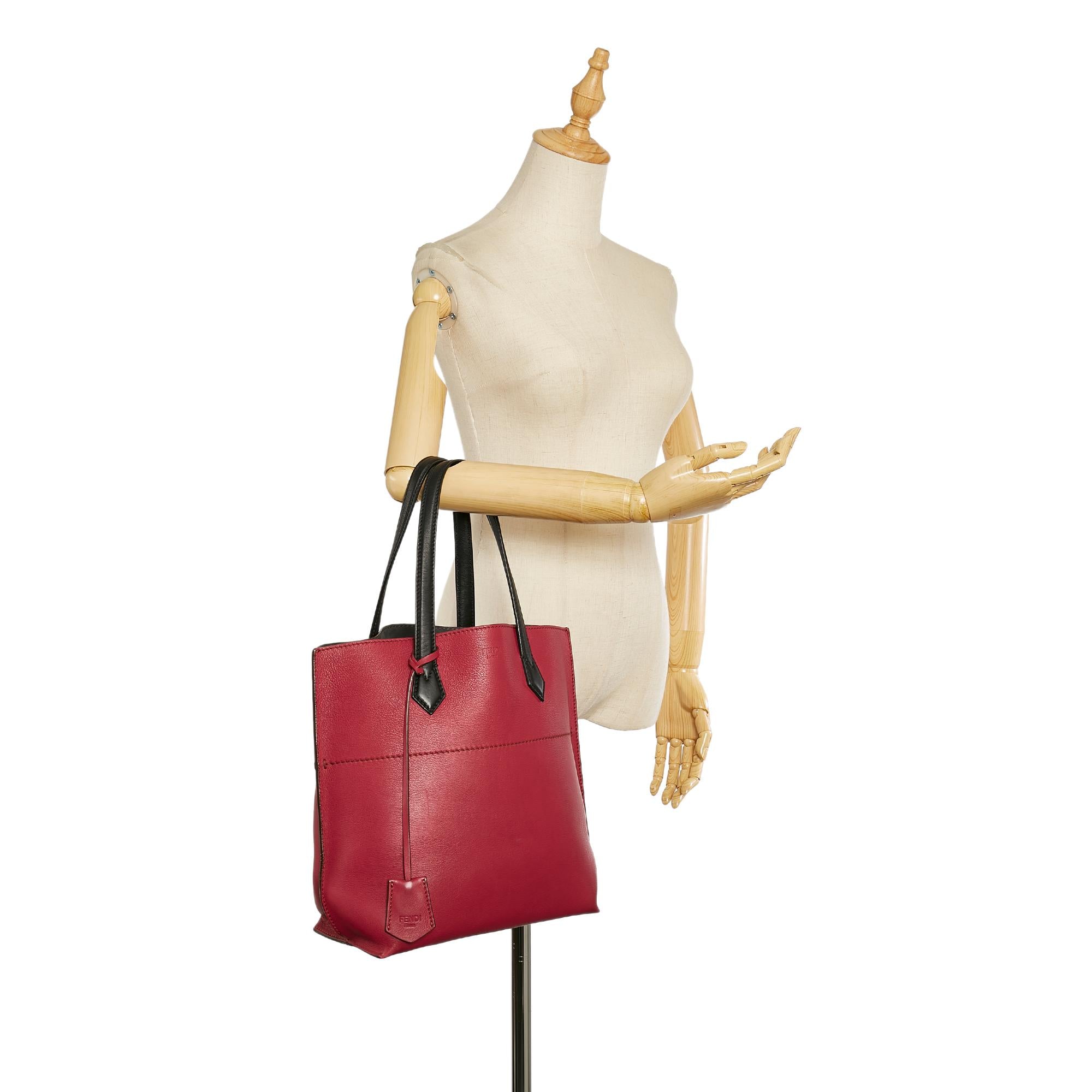 Fendi Leather Shoulder Bag (SHG-24400)