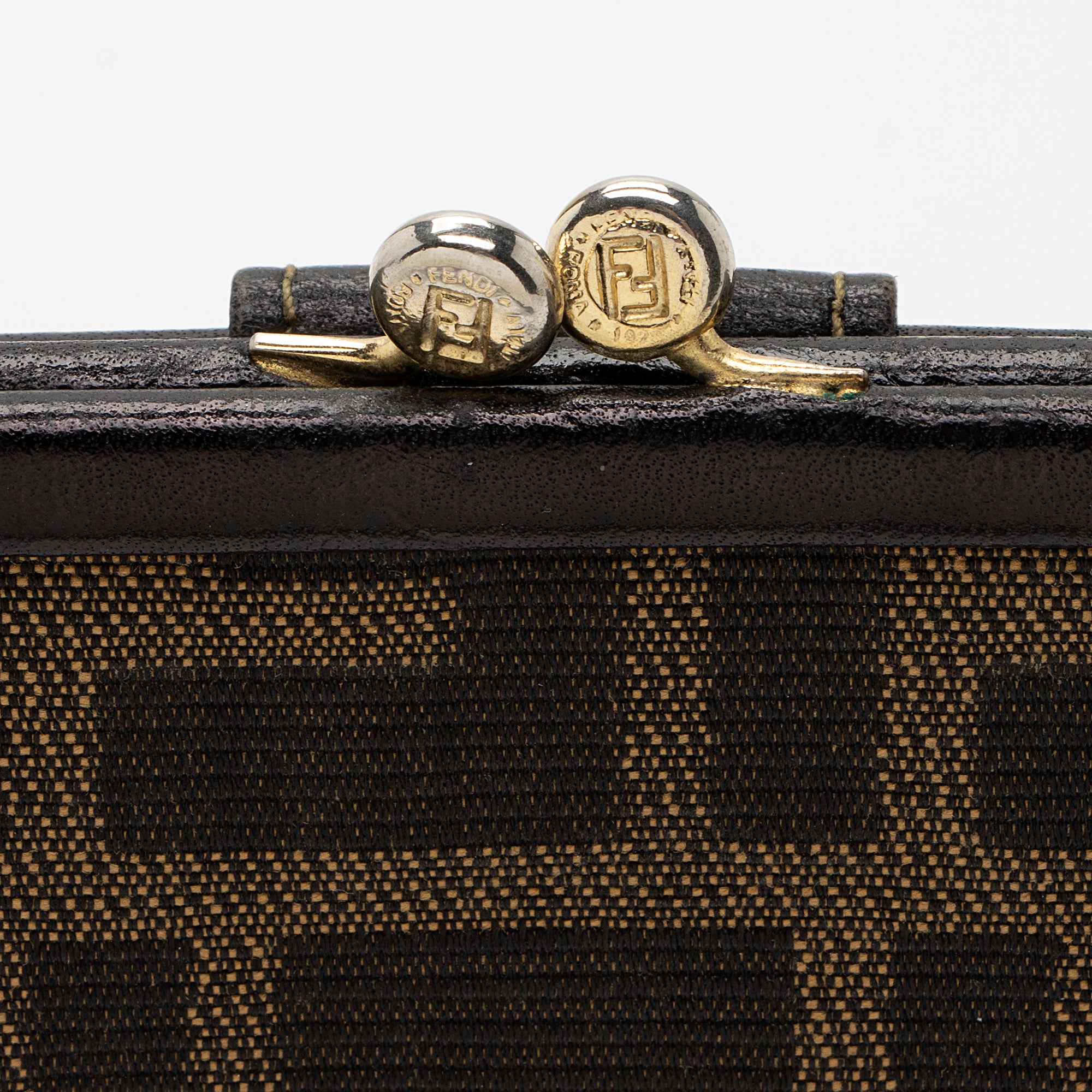 Fendi Vintage Zucca Kiss Lock French Wallet (SHF-J1Q6xA)