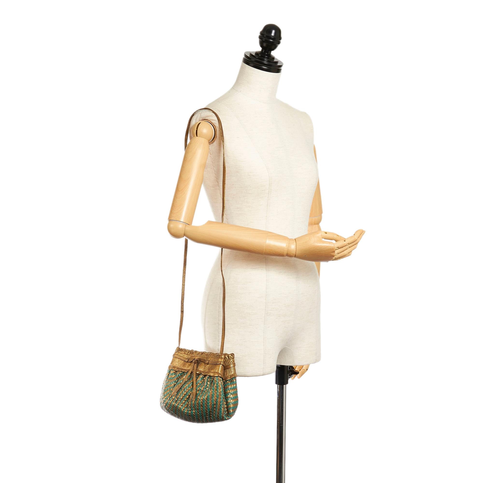 Fendi Woven Leather Bucket Bag (SHG-33268)