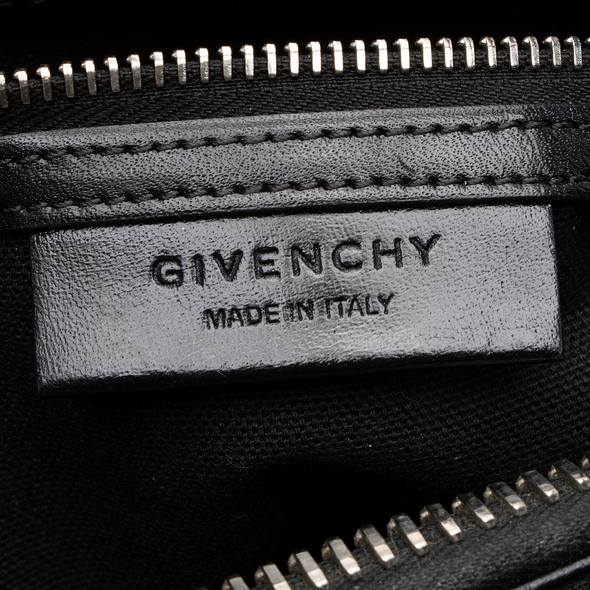 Givenchy Smooth Calfskin Antigona Small Satchel (SHF-22163)