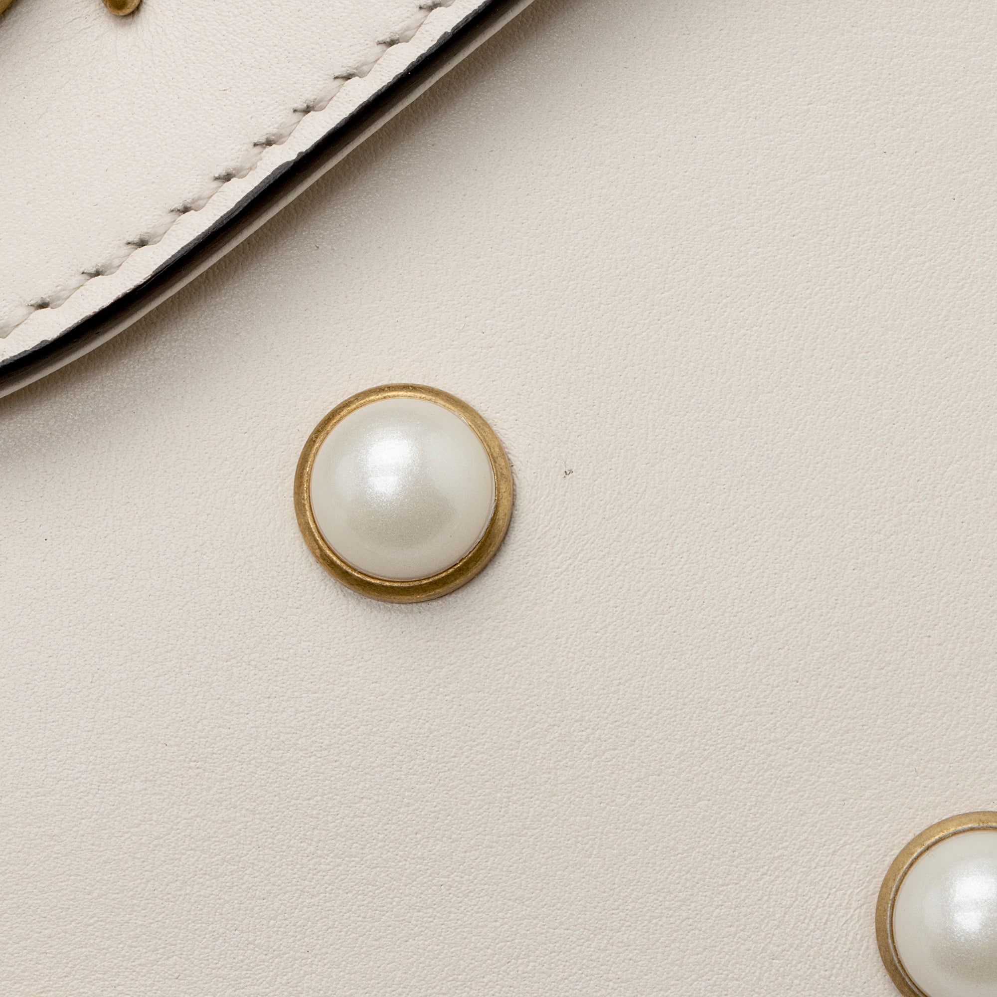 Gucci Calfskin Pearl Bee Broadway Mini Shoulder Bag (SHF-22409)