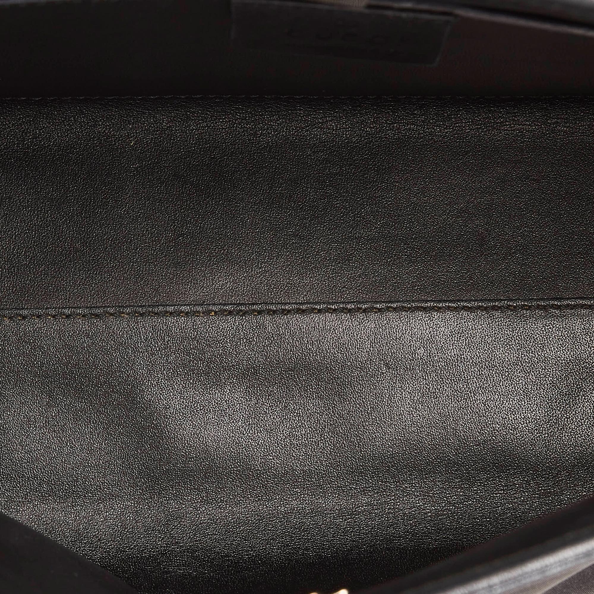 Gucci Canvas Shoulder Bag (SHG-34674)