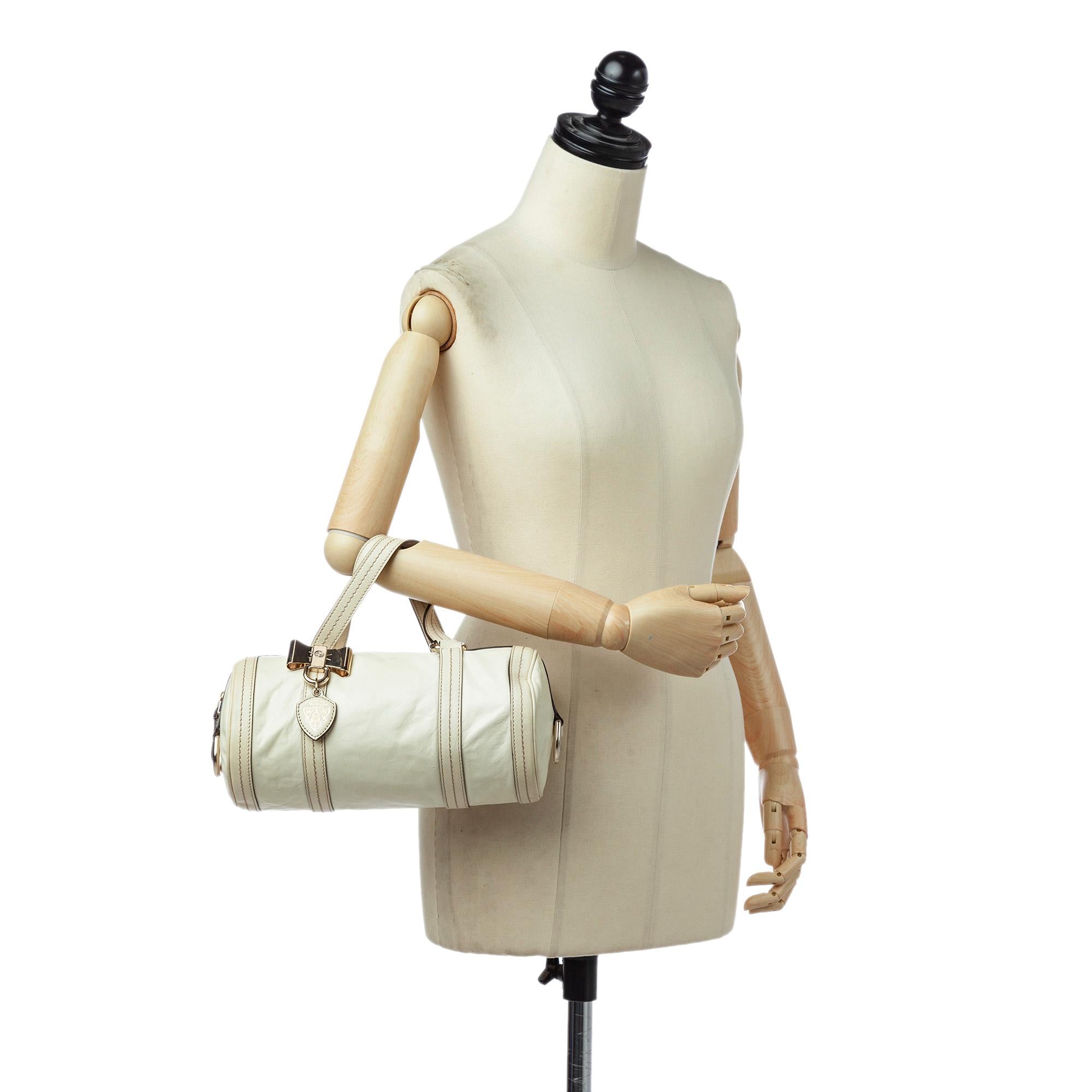 Gucci Duchessa Leather Handbag (SHG-32368)