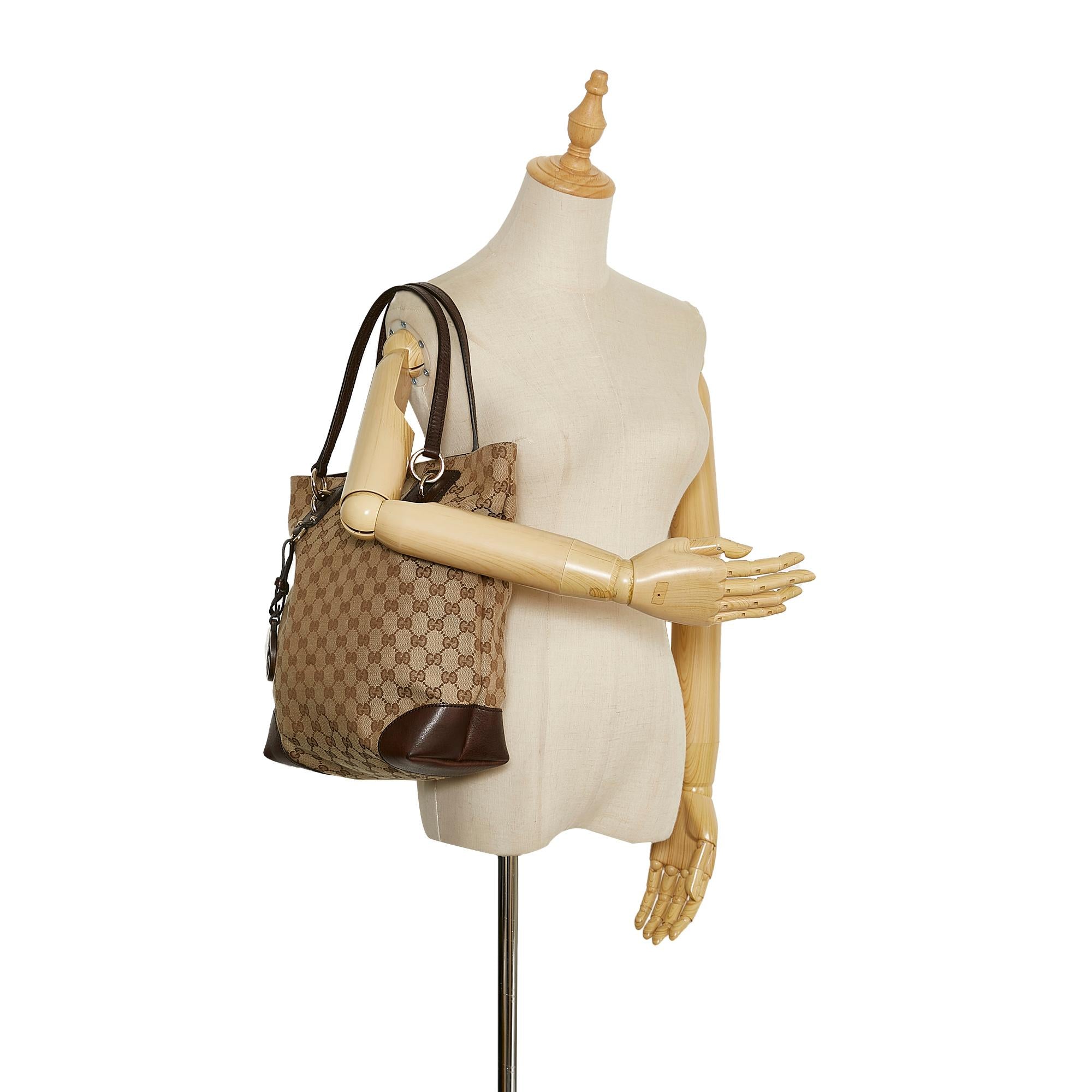 Gucci GG Canvas Charm Tote Bag (SHG-cHdxim)