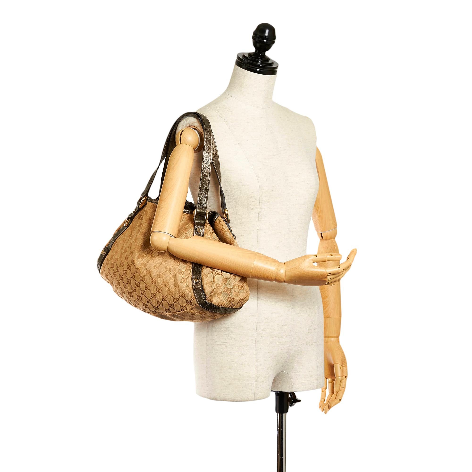 Gucci GG Canvas Pelham Shoulder Bag (SHG-34651)