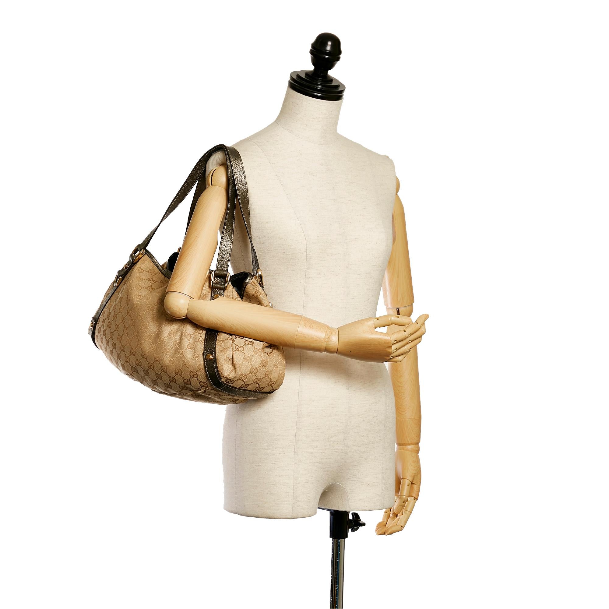 Gucci GG Canvas Pelham Shoulder Bag (SHG-34744)