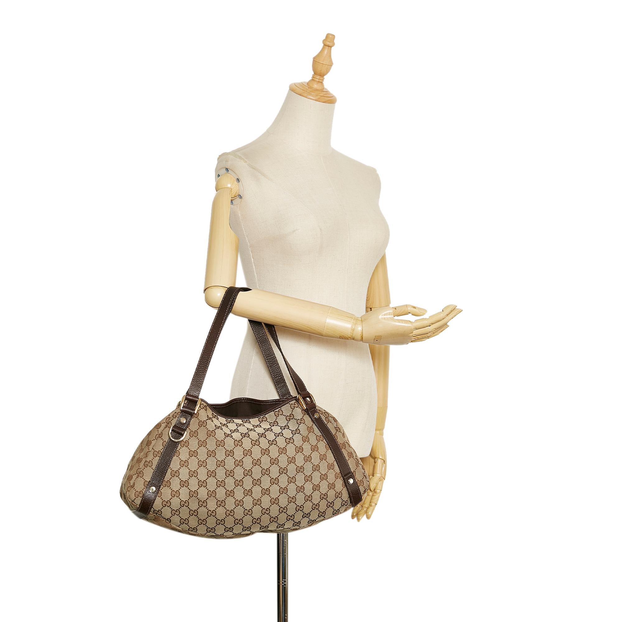 Gucci GG Canvas Pelham Shoulder Bag (SHG-36787)