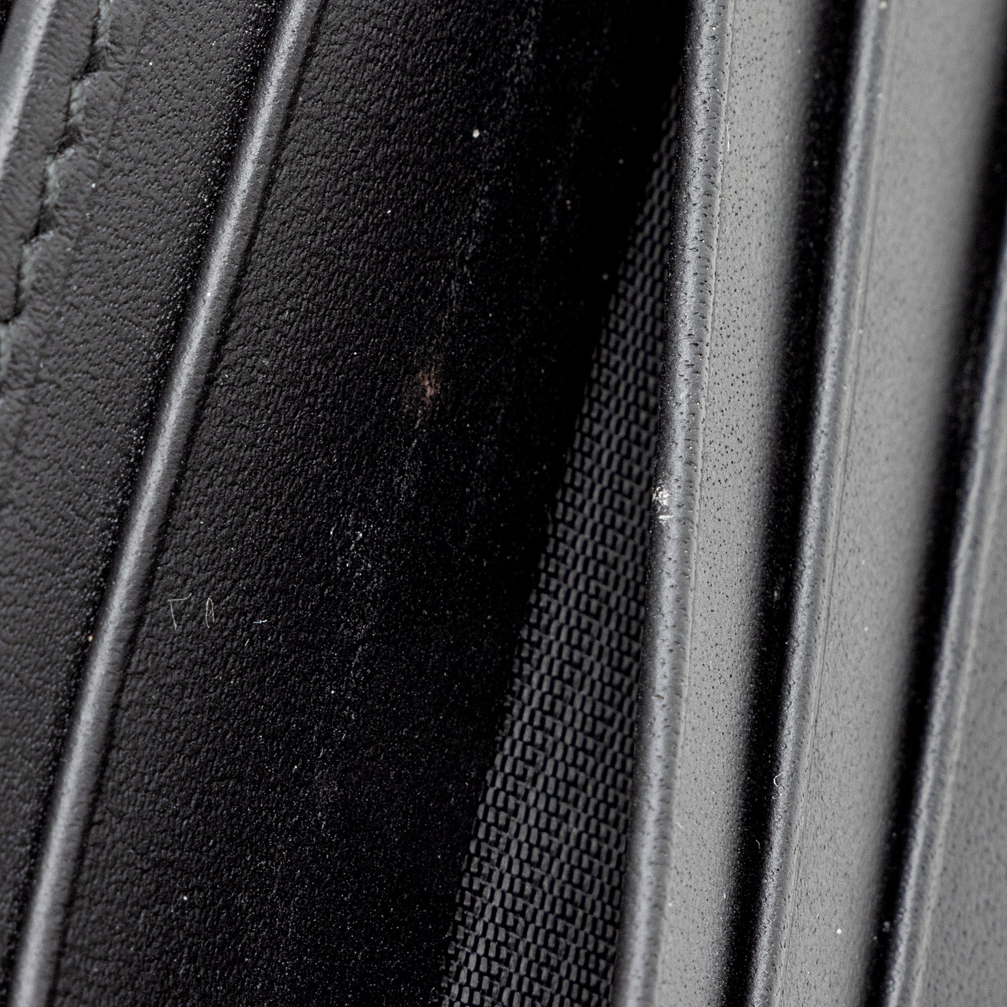 Gucci GG Supreme Bee Bi-Fold Wallet (SHF-22957)