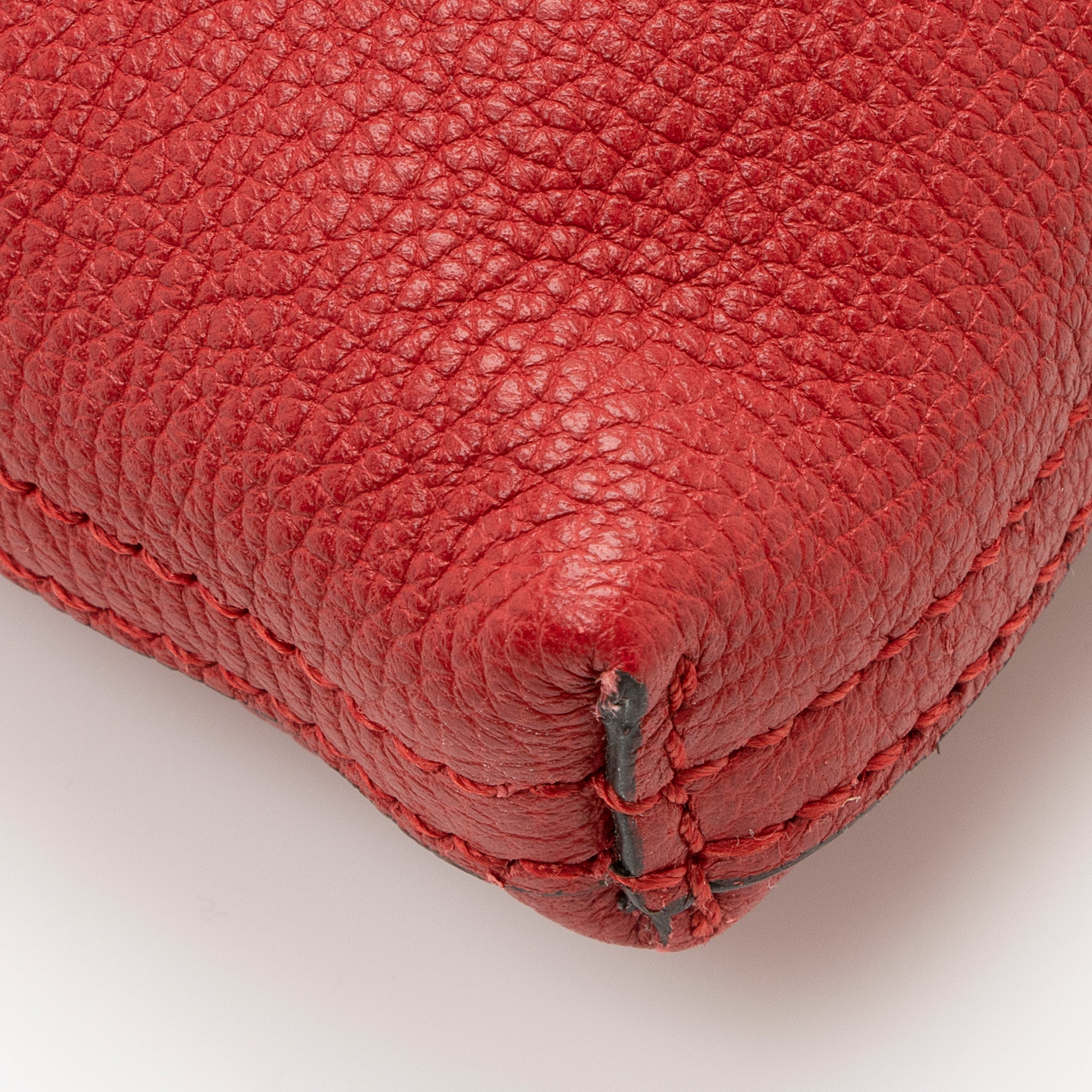 Gucci Leather Logo Zip Pouch (SHF-22192)