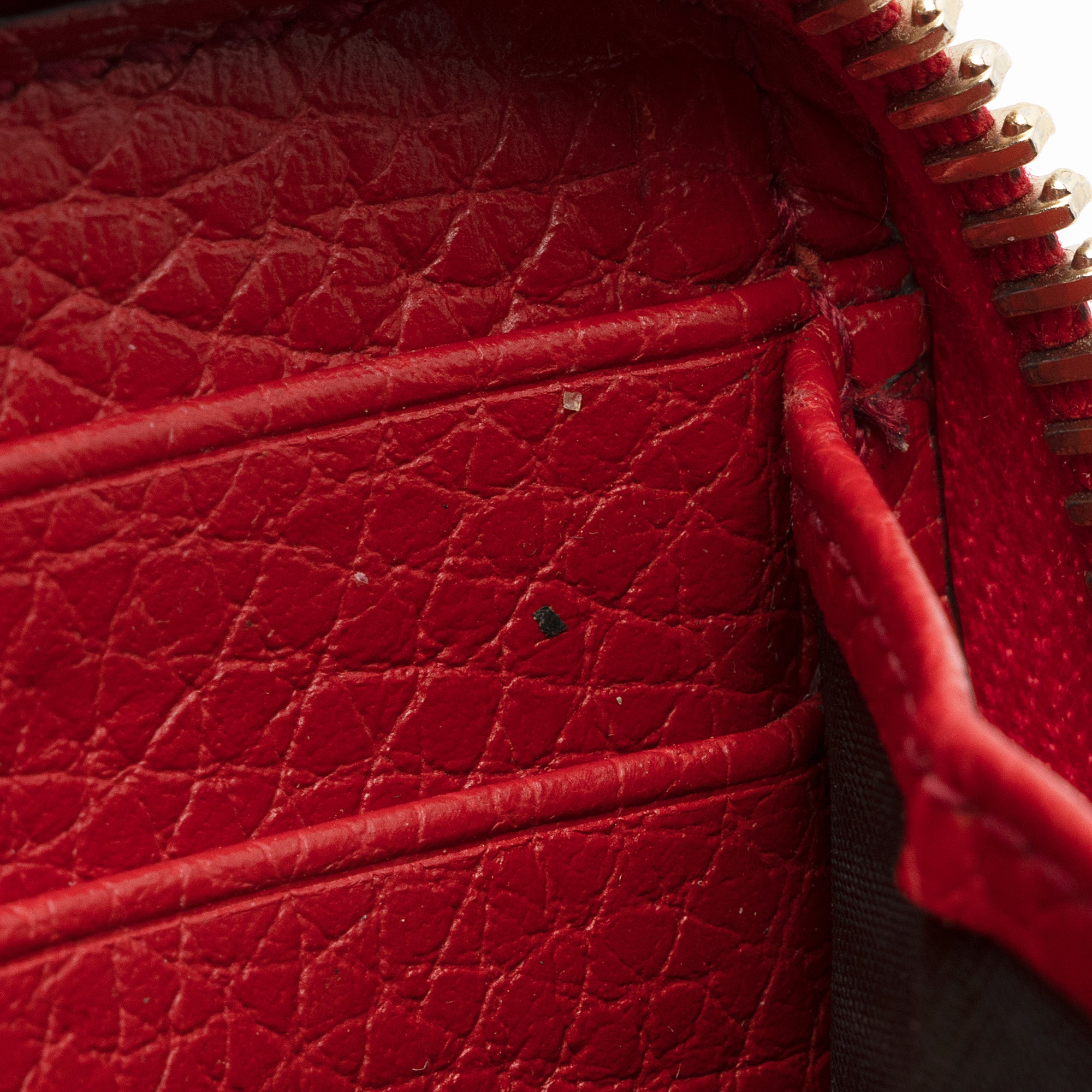 Gucci Leather Soho Zip Around Wallet (SHF-22236)