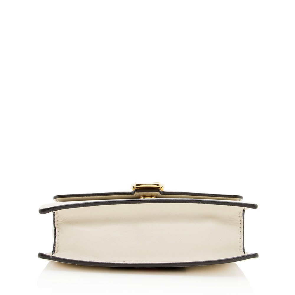 Gucci Leather Sylvie Super Mini Bag (SHF-19428)