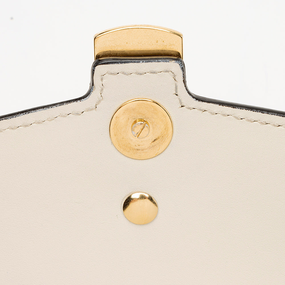 Gucci Leather Sylvie Super Mini Bag (SHF-19428)