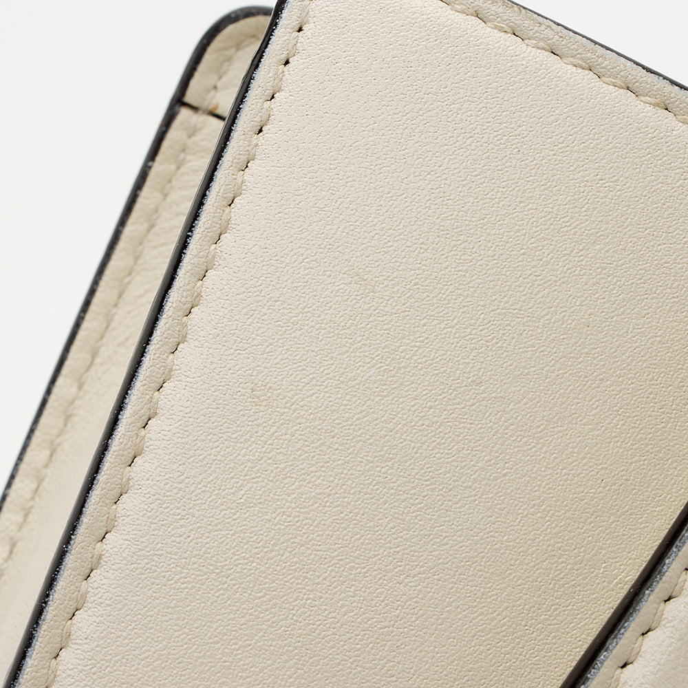 Gucci Leather Sylvie Super Mini Bag (SHF-19428)