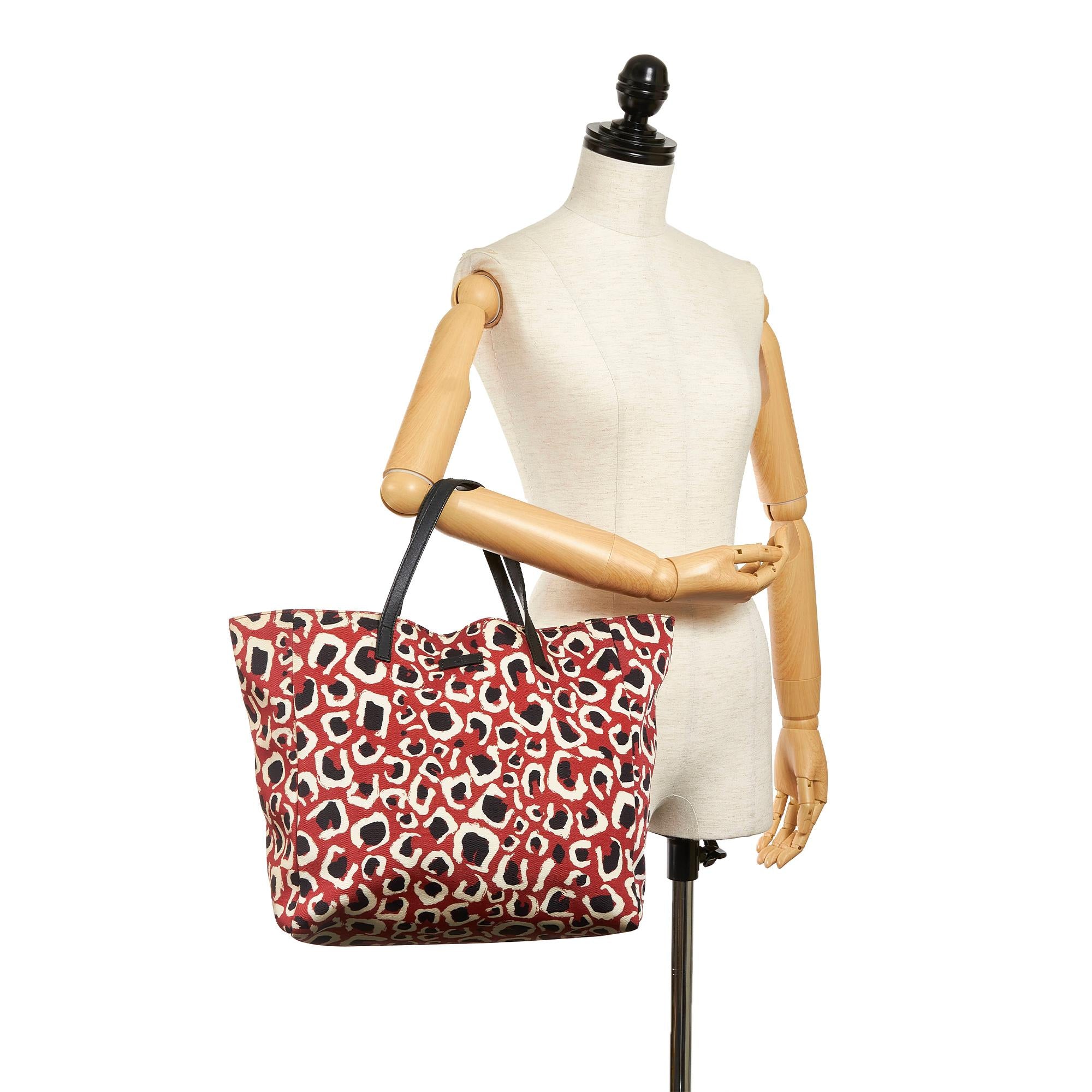 Gucci Leopard Printed Nylon Tote Bag (SHG-31267)