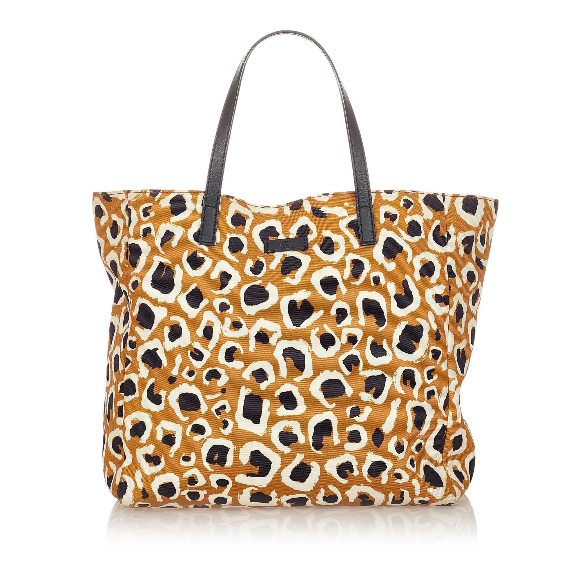 Gucci Leopard Printed Nylon Tote Bag (SHG-37366)