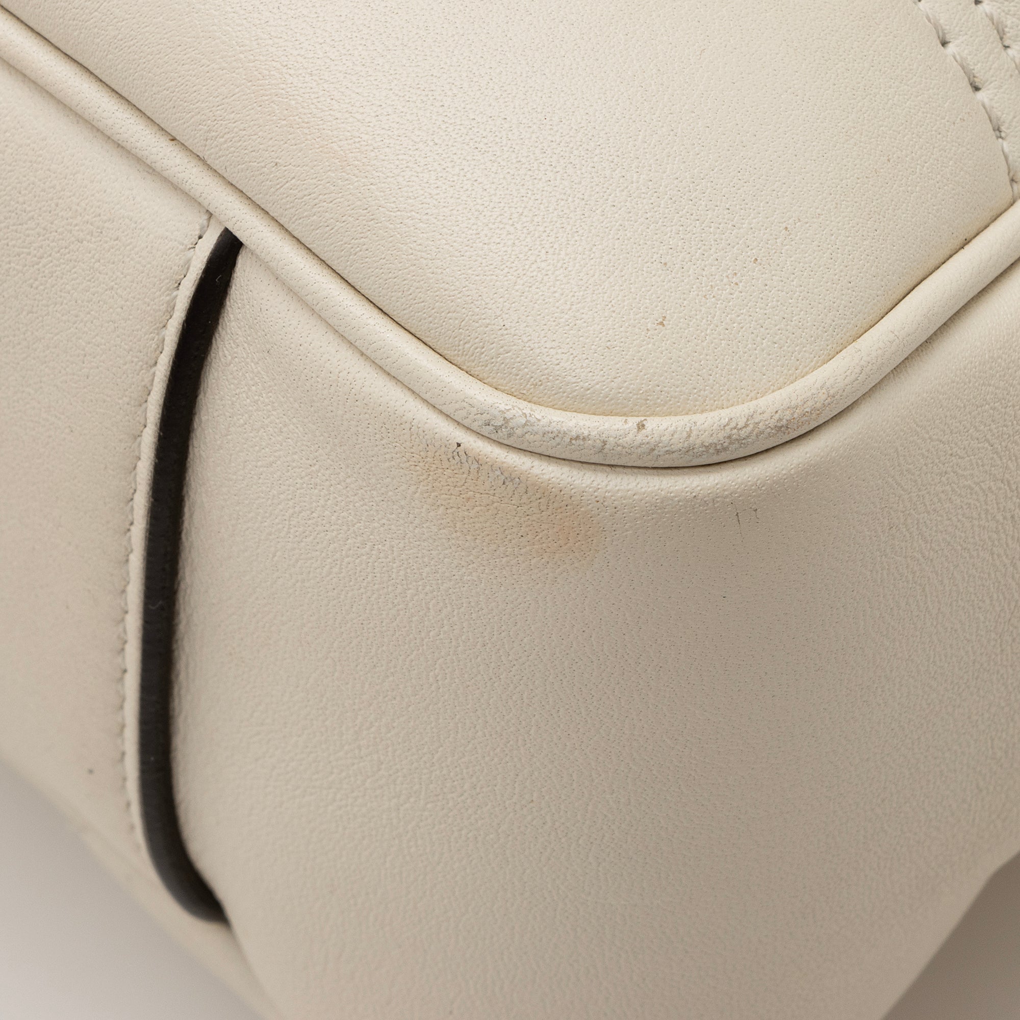 Gucci Matelasse Leather GG Marmont Medium Shoulder Bag (SHF-22422)