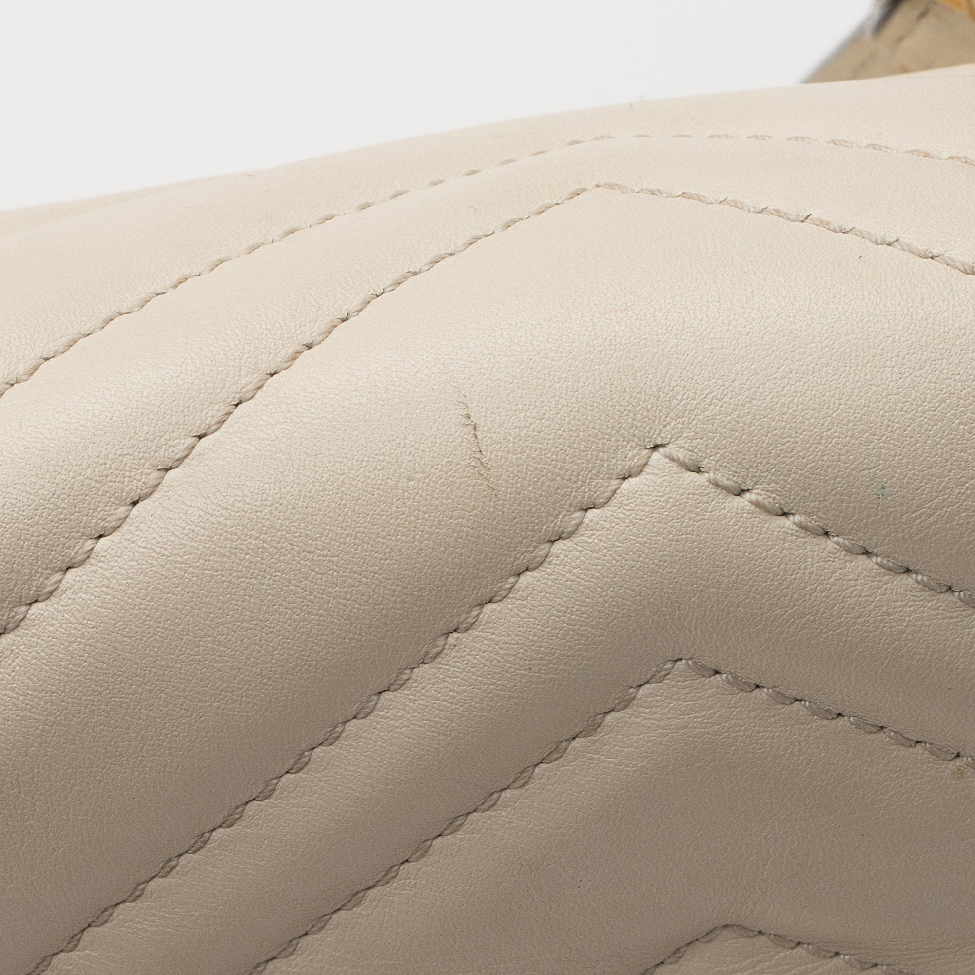 Gucci Matelasse Leather GG Marmont Medium Shoulder Bag (SHF-22422)