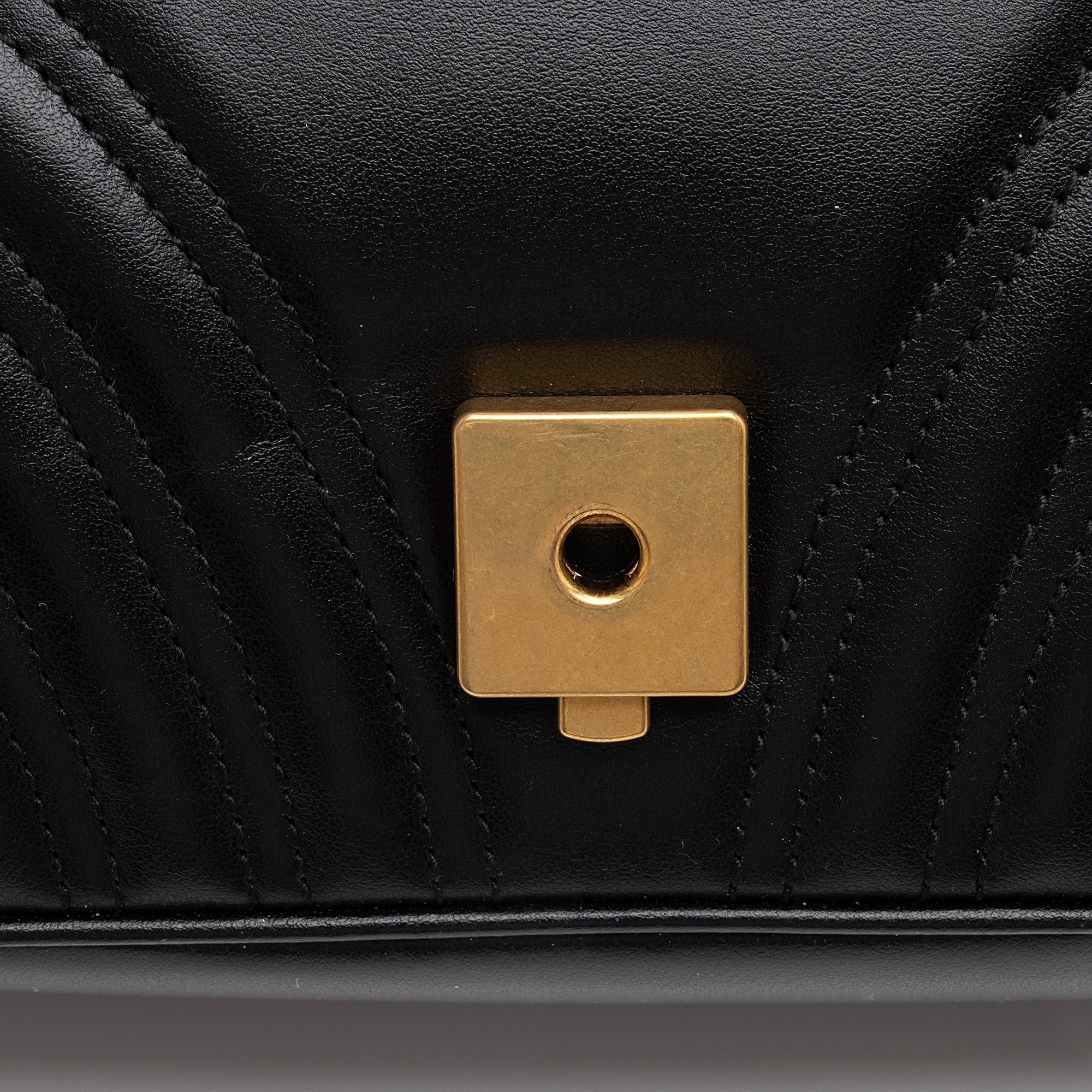 Gucci Matelasse Leather GG Marmont Medium Shoulder Bag (SHF-23019)