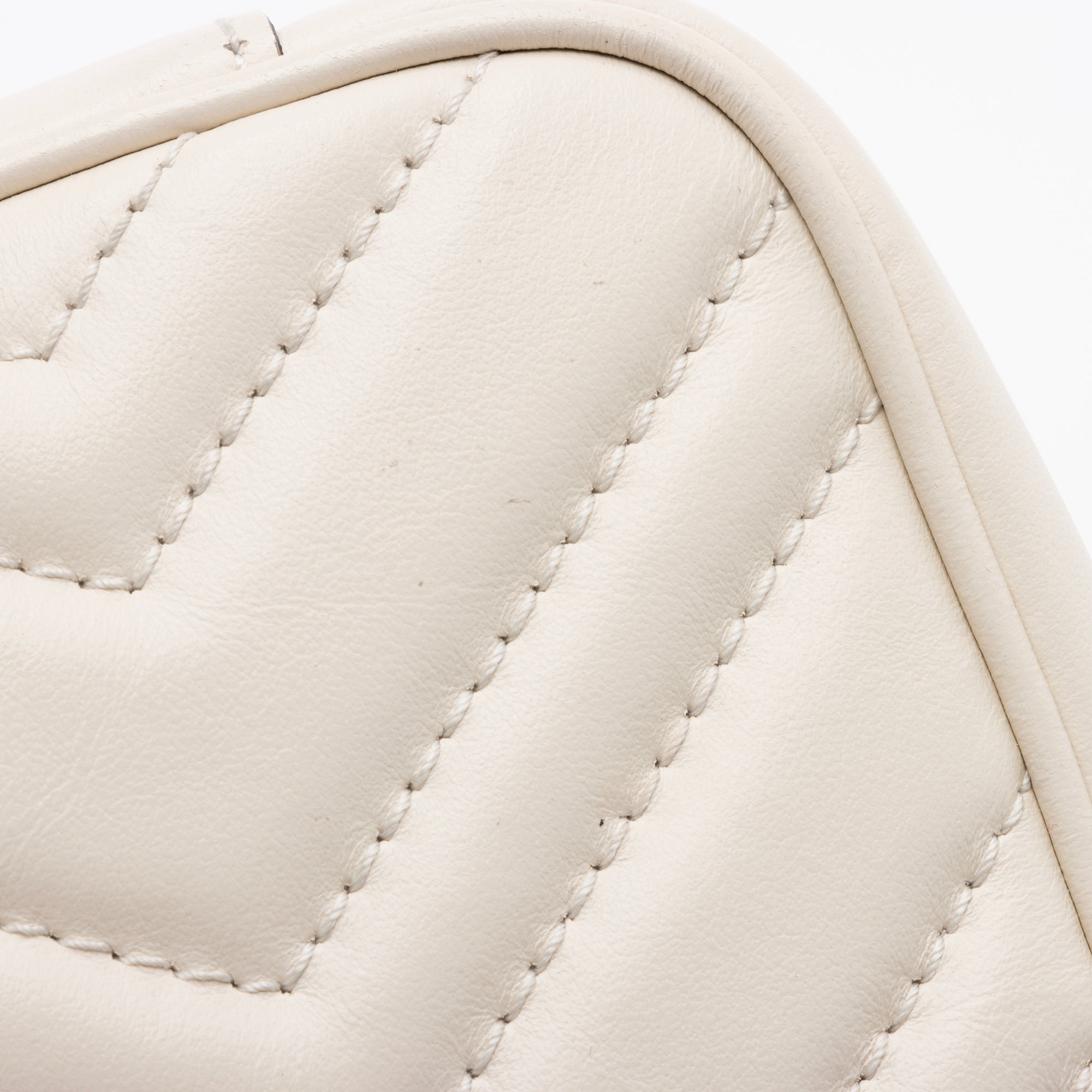 Gucci Matelasse Leather GG Marmont Mini Shoulder Bag (SHF-nrvxzd)