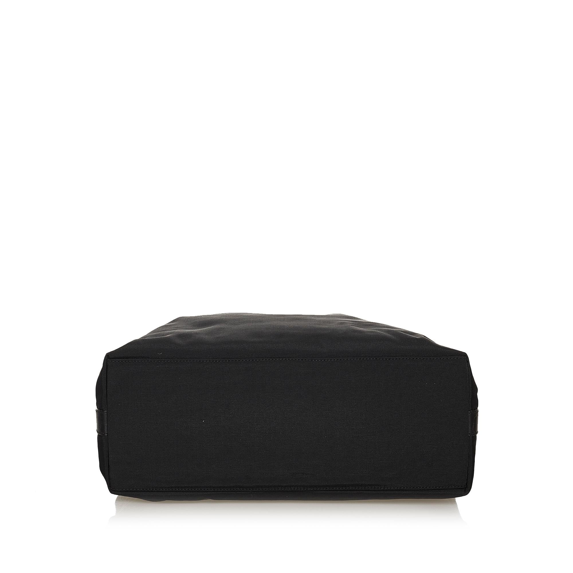 Gucci Nylon Shoulder Bag (SHG-29187)