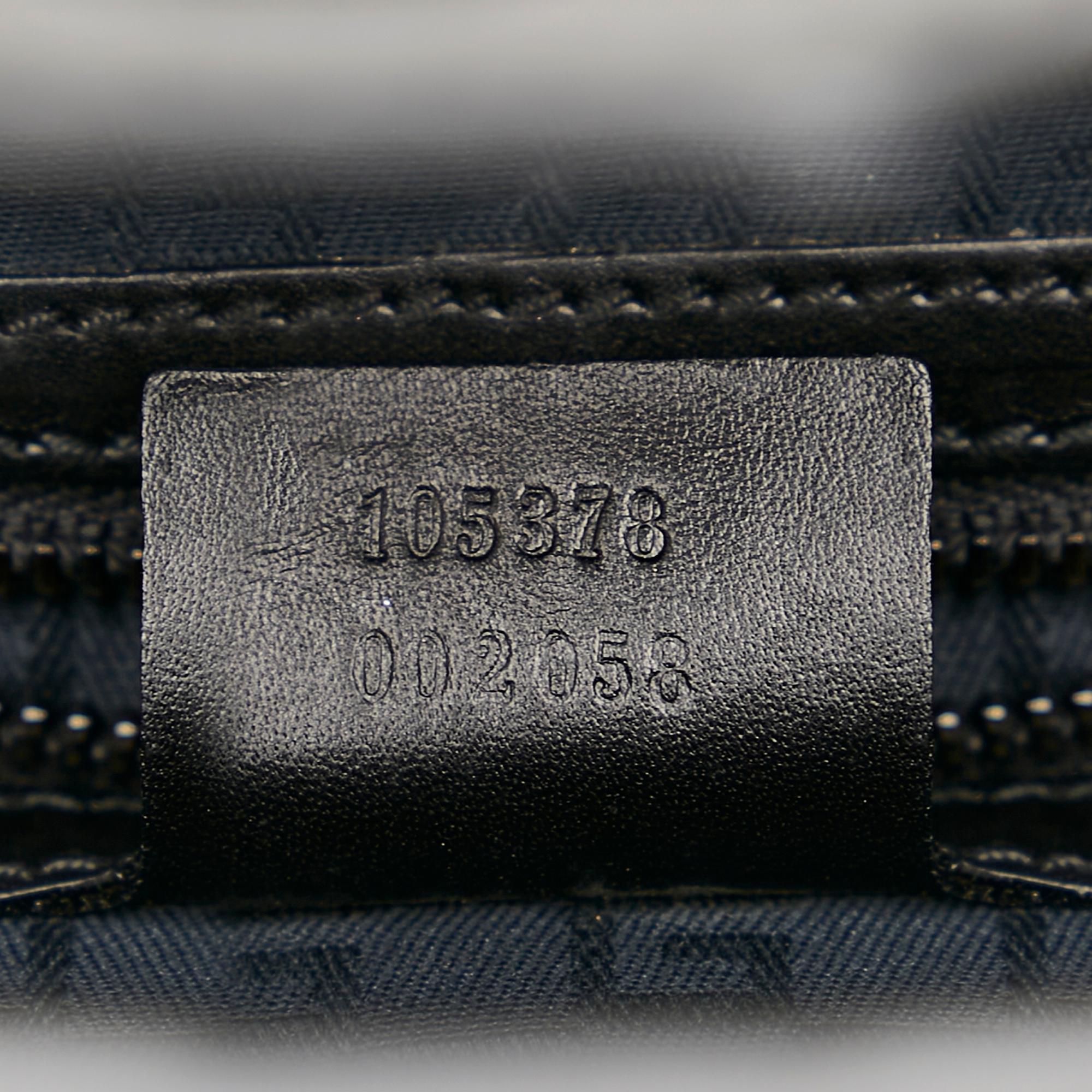 Gucci Wood Hook Closure Leather Handbag (SHG-36643)