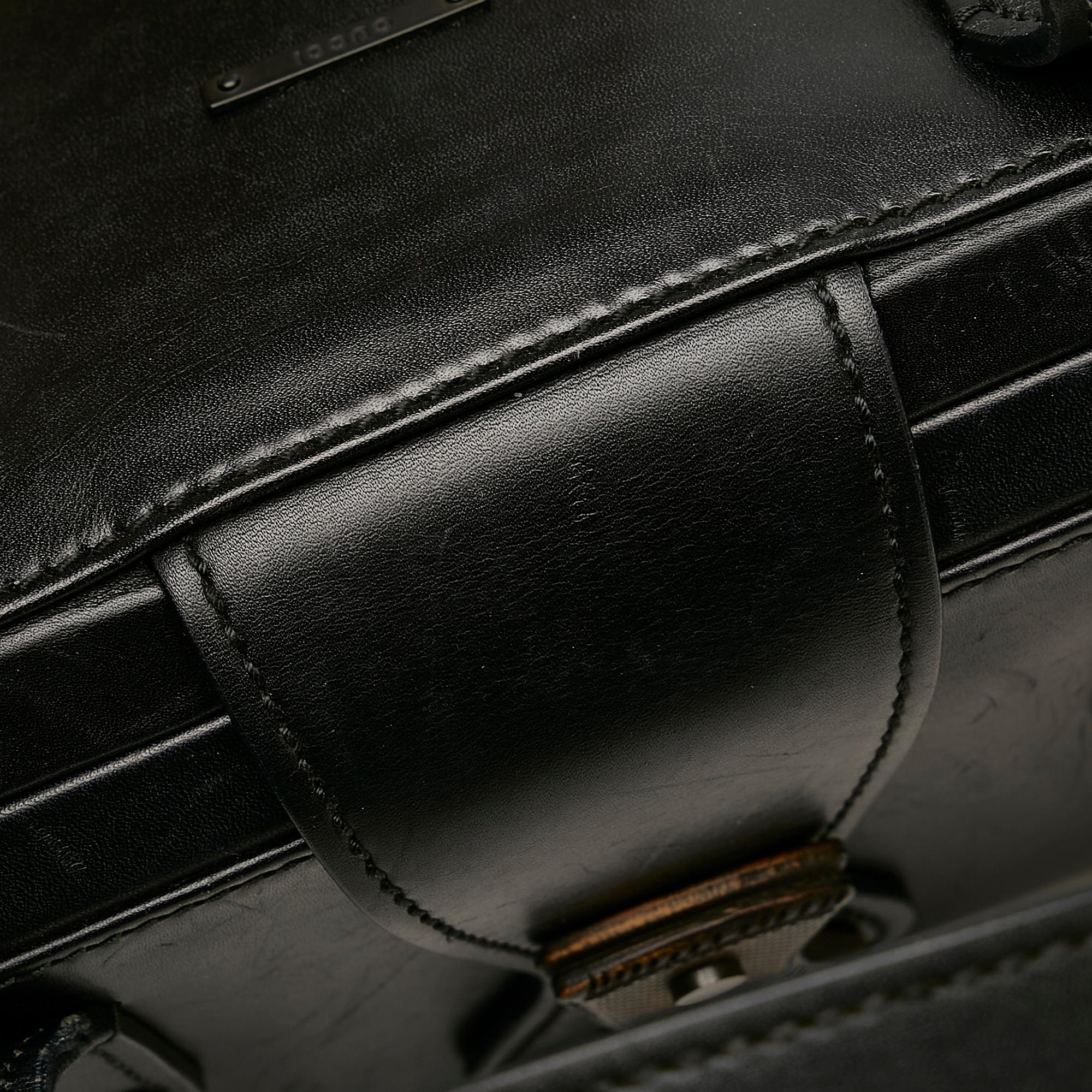 Gucci Wood Hook Closure Leather Handbag (SHG-36643)