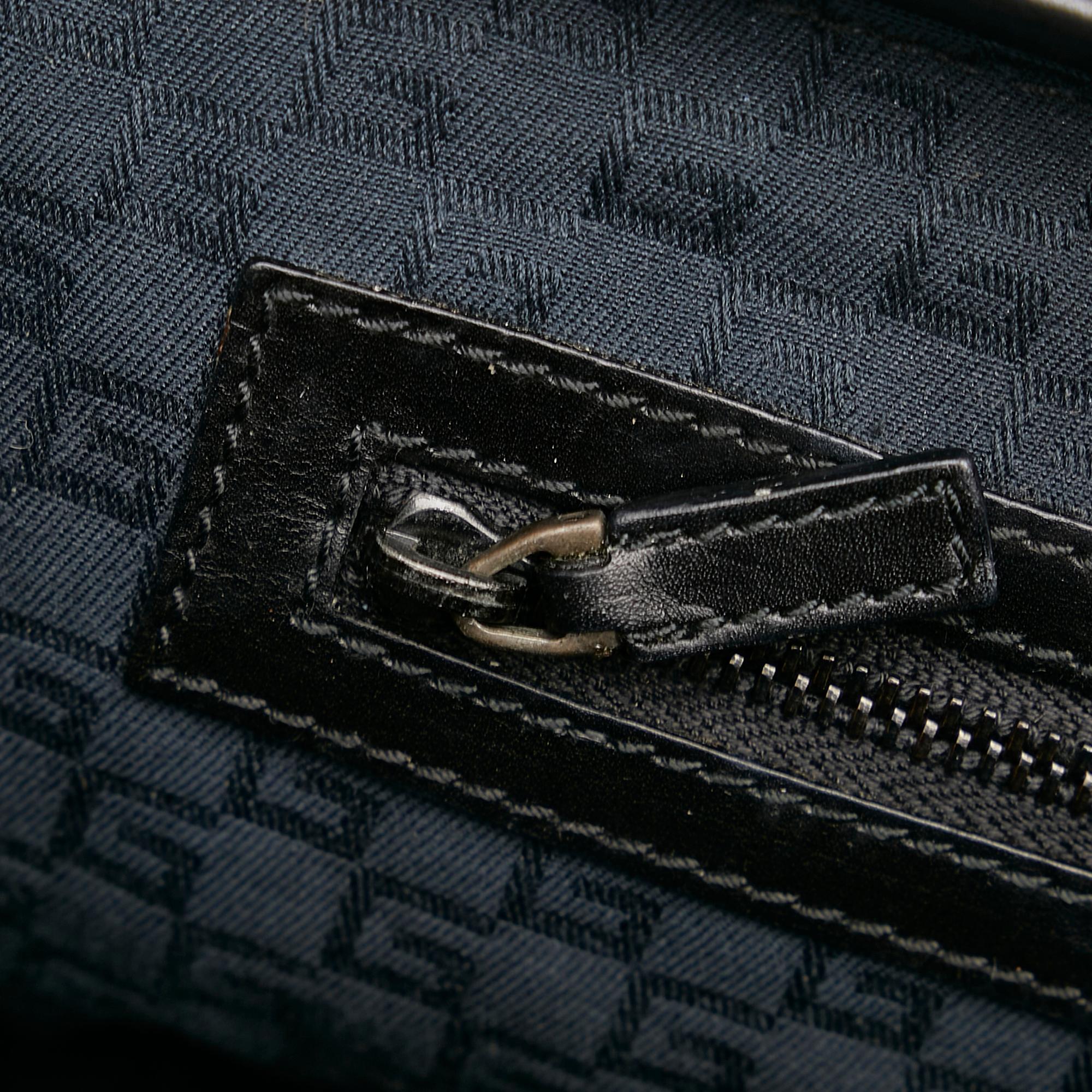 Gucci Wood Hook Closure Leather Handbag (SHG-36643)