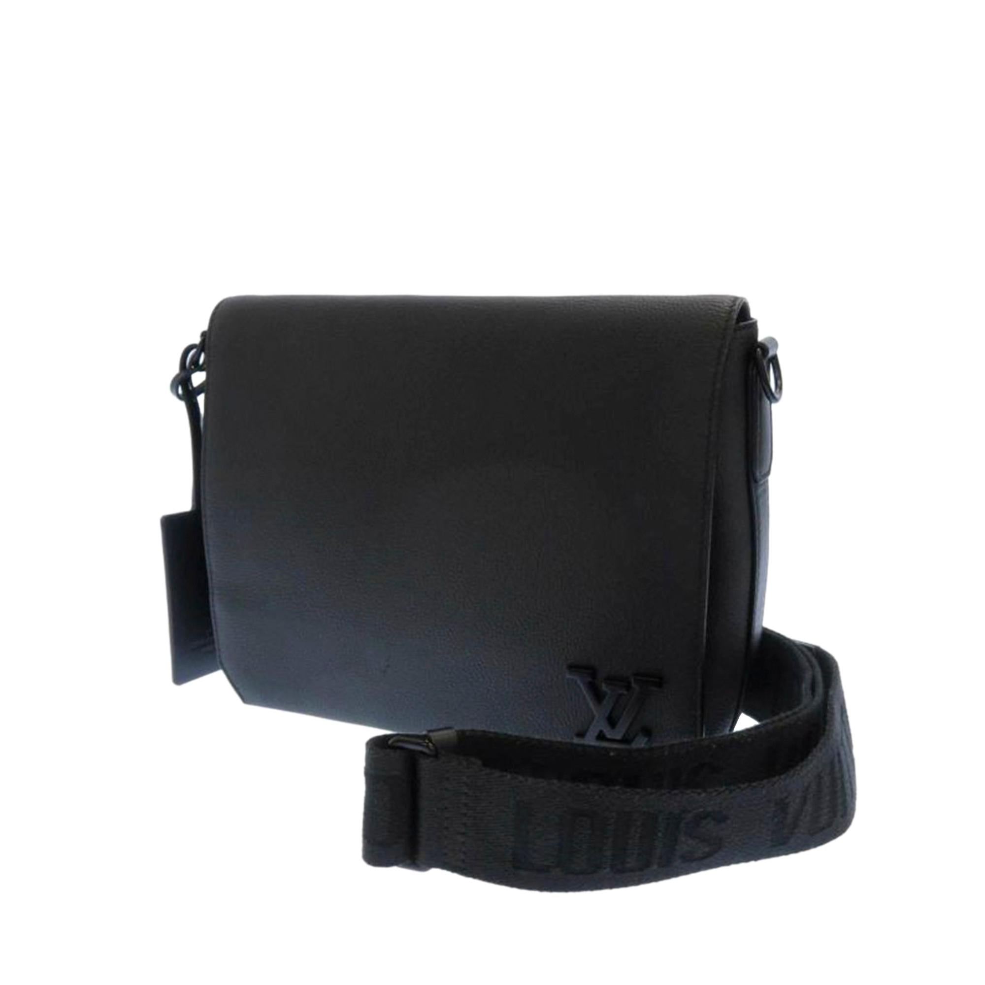 Louis Vuitton Aerogram Crossbody Bag (SHG-36687)