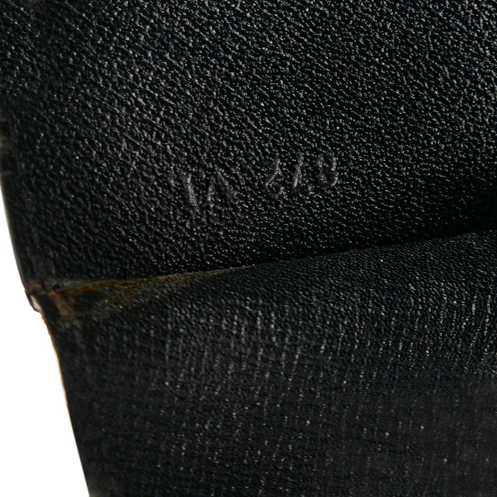 Louis Vuitton Epi Art Deco Clutch (SHG-v9Z15f)