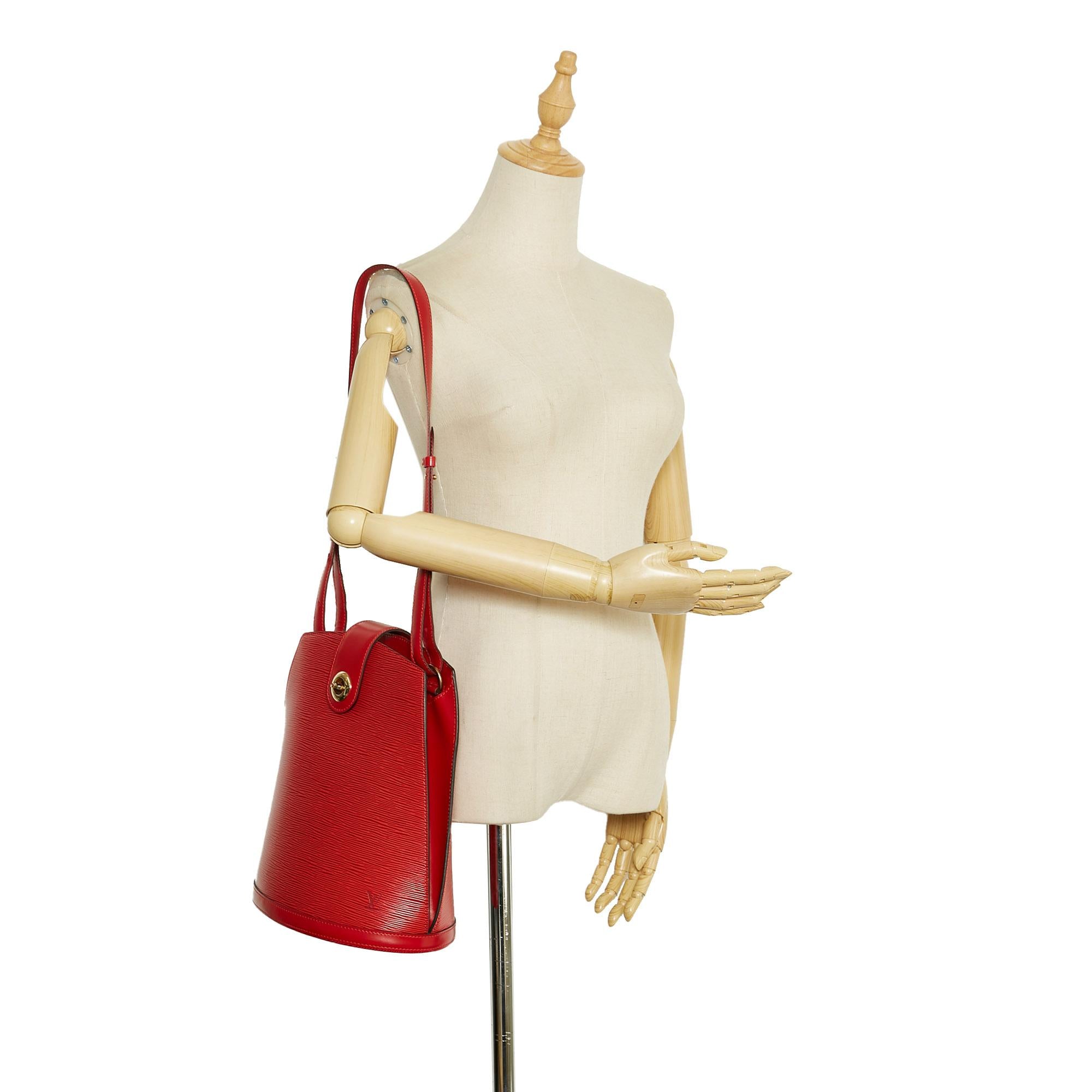 Louis Vuitton Epi Cluny (SHG-36922)