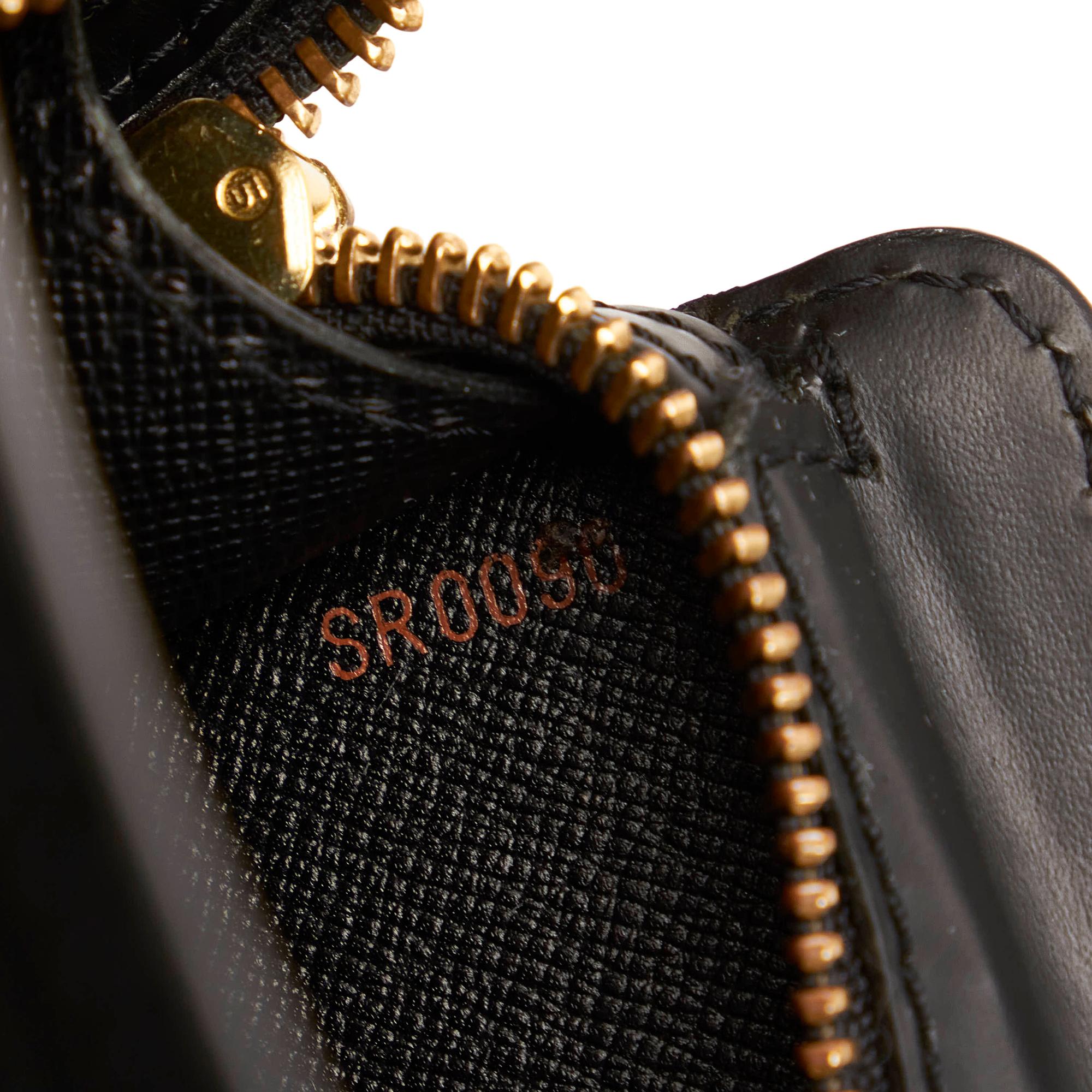 Louis Vuitton Epi Pochette Homme (SHG-29451)