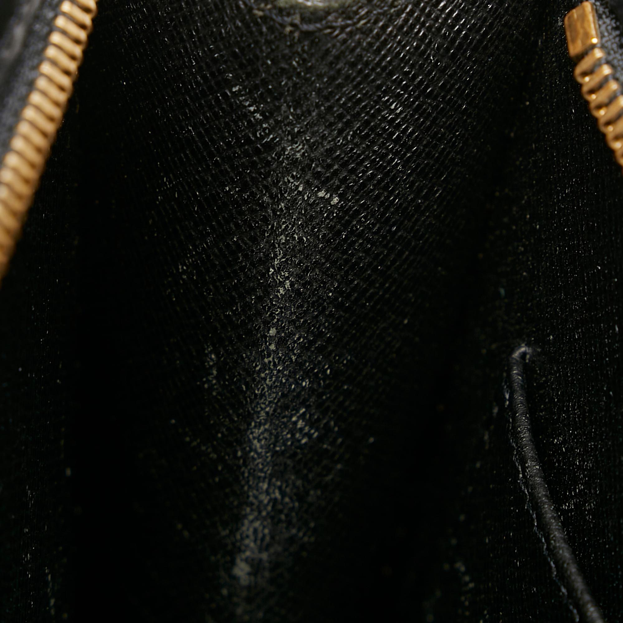 Louis Vuitton Epi Pochette Homme (SHG-32621)