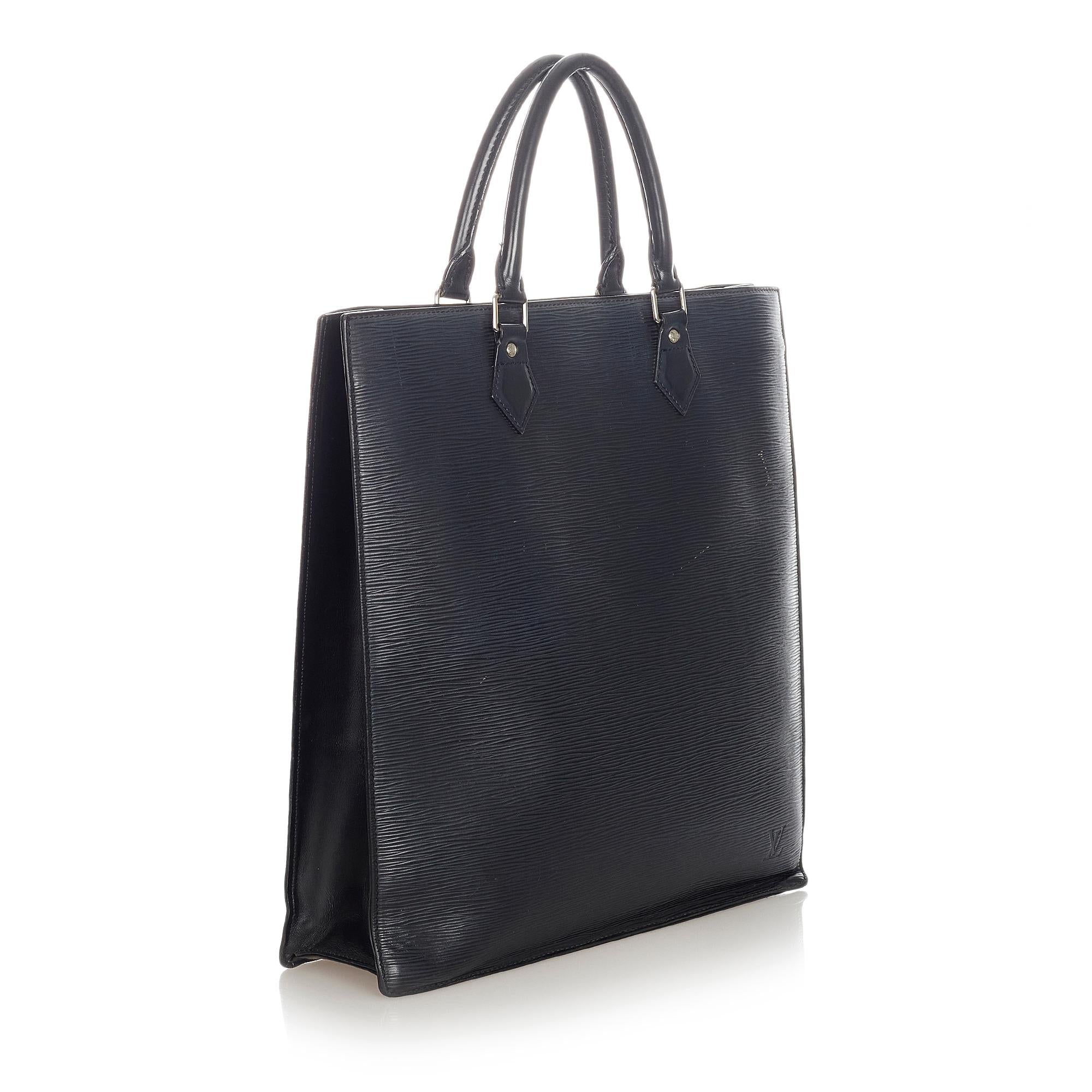 Louis Vuitton Epi Sac Plat PM (SHG-31941)