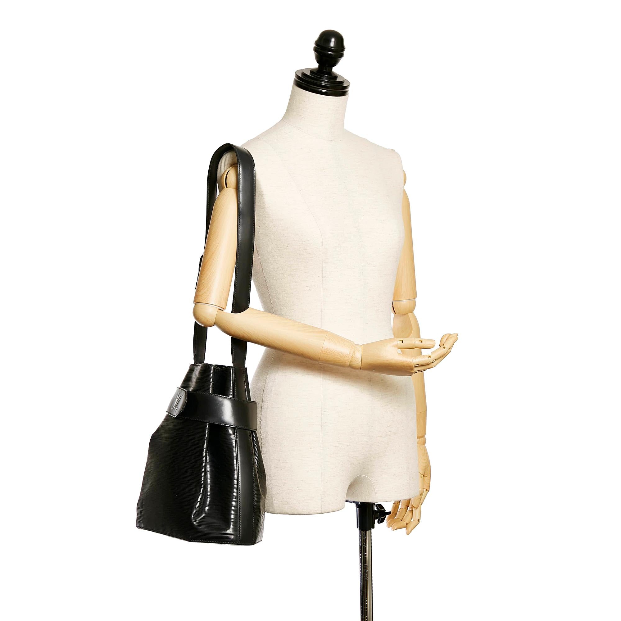 Louis Vuitton Epi Sac dEpaule (SHG-28162)