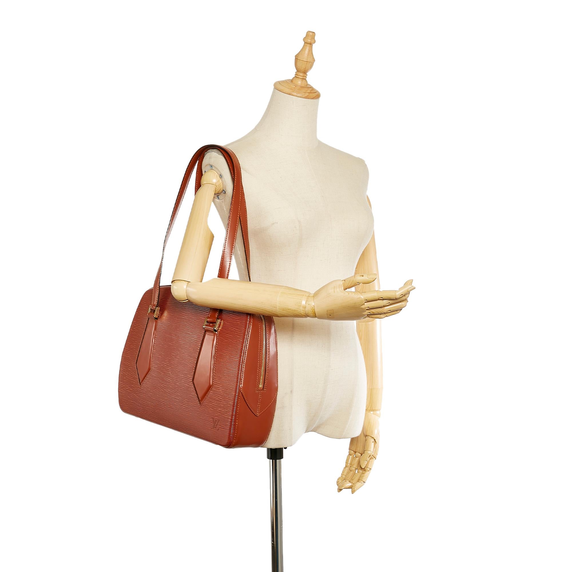 Louis Vuitton Epi Voltaire (SHG-26490)