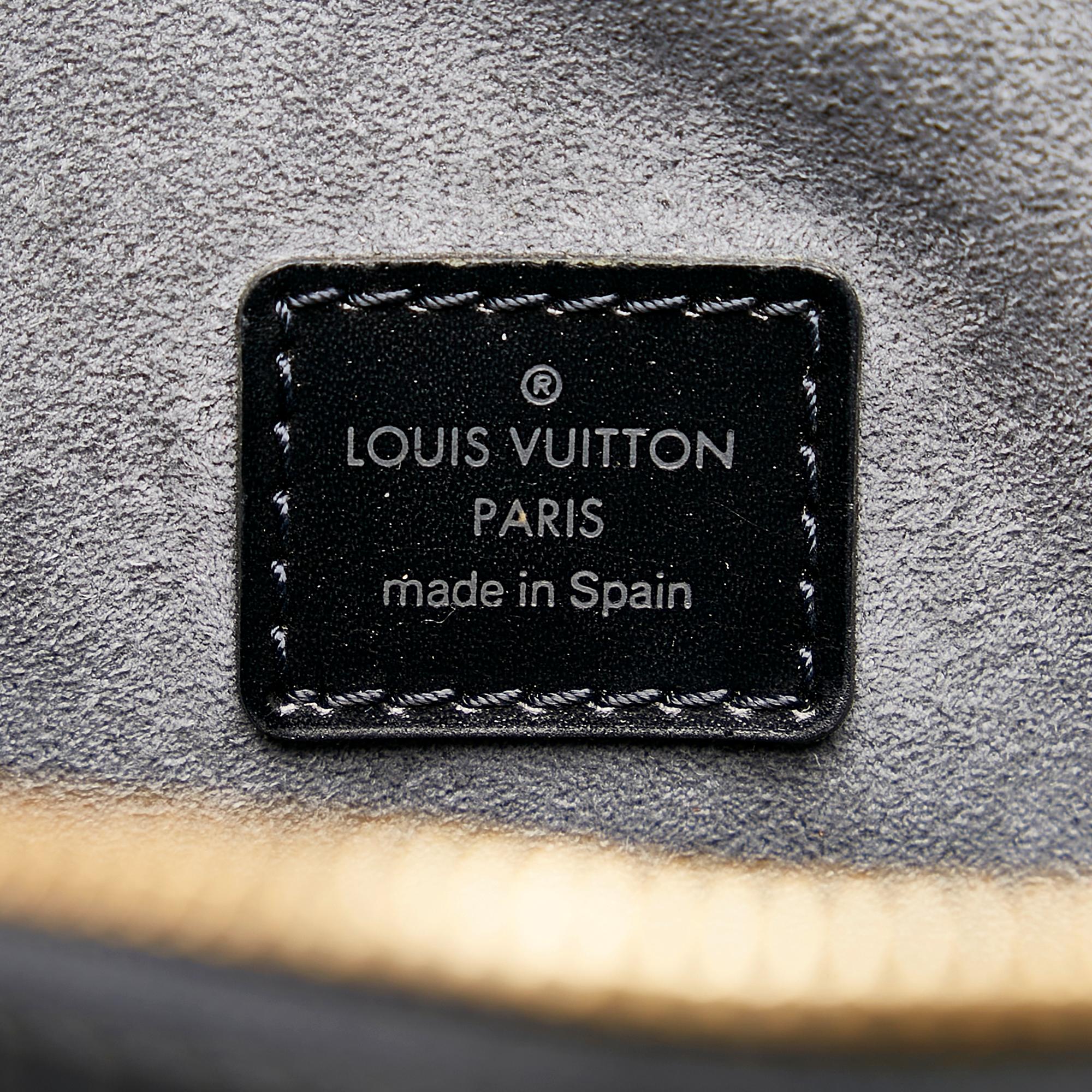 Louis Vuitton Epi Voltaire (SHG-28024)