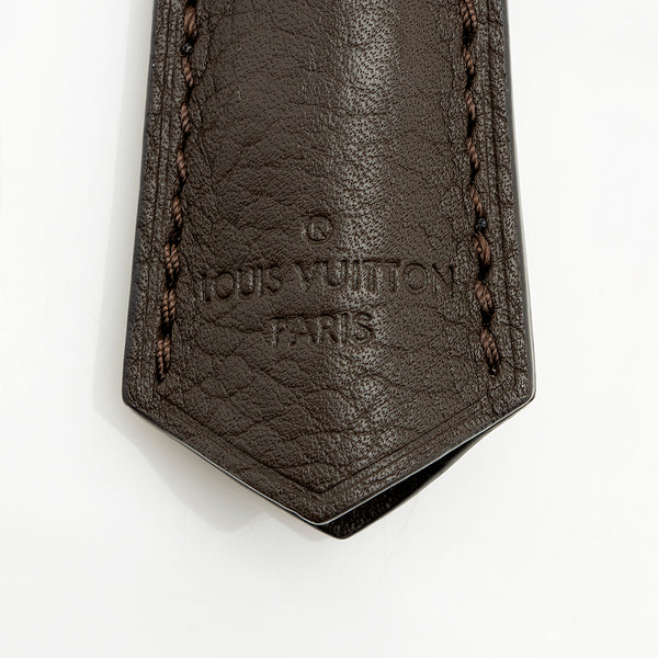 Louis Vuitton Leather Clochette (SHF-22232) – LuxeDH