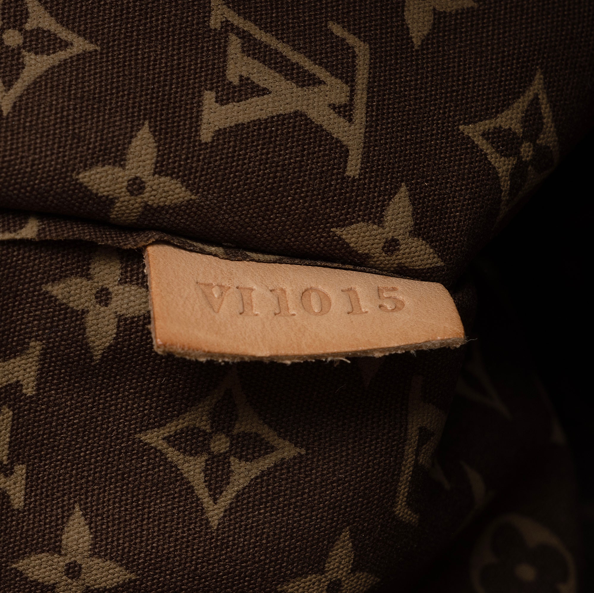 Louis Vuitton Limited Edition Globe Trotter Cabas MM Tote (SHF-22708)