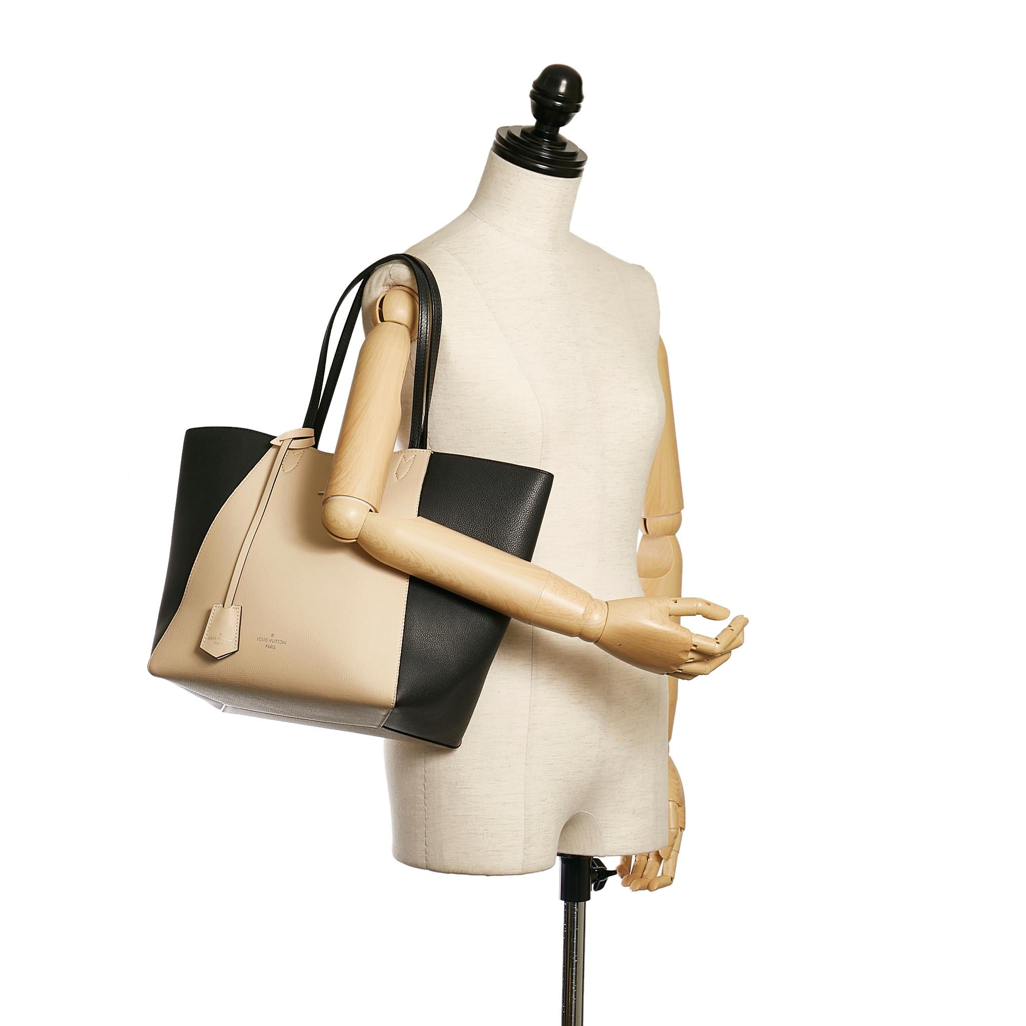 Louis Vuitton LockMe Cabas (SHG-34203)