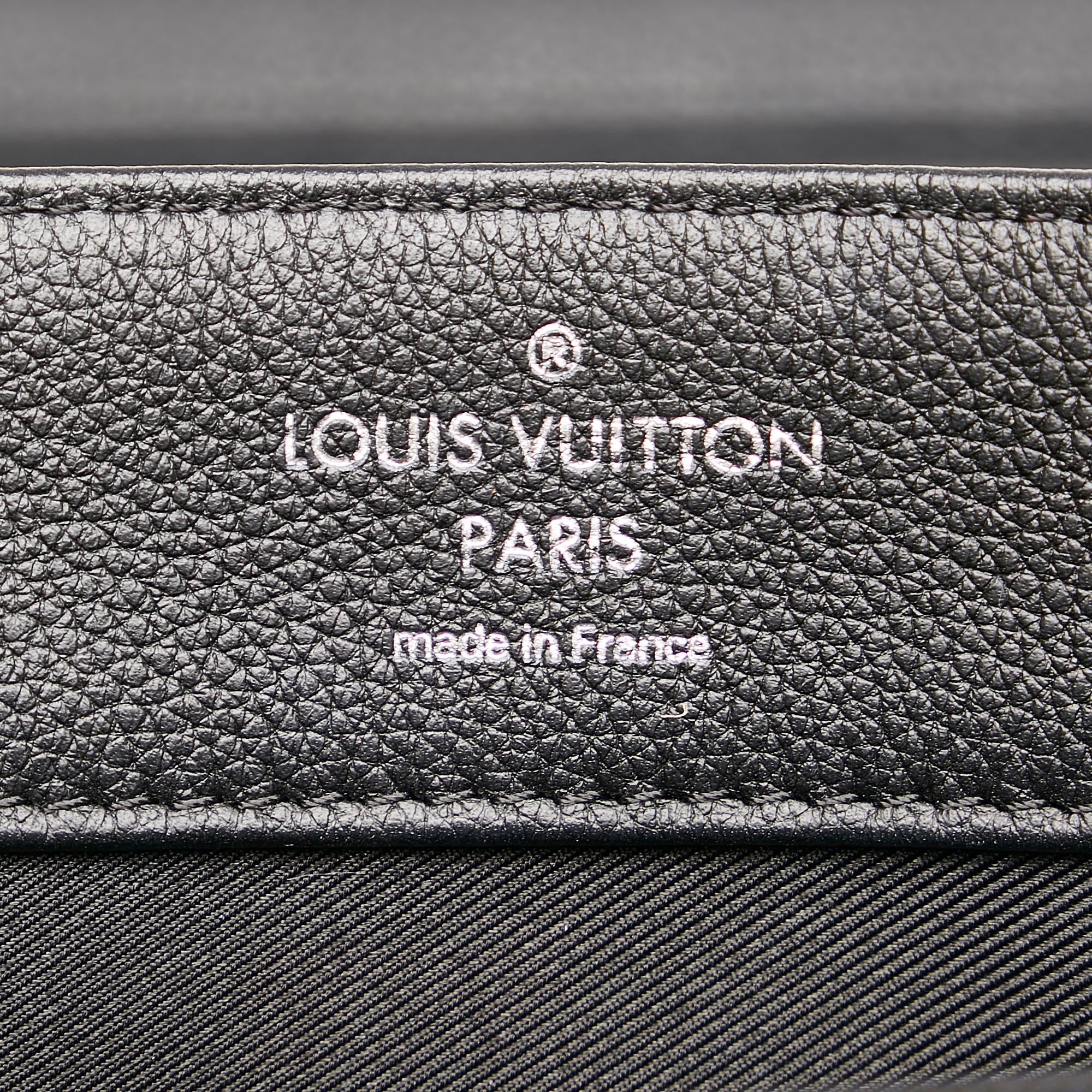 Louis Vuitton LockMe II (SHG-37824)