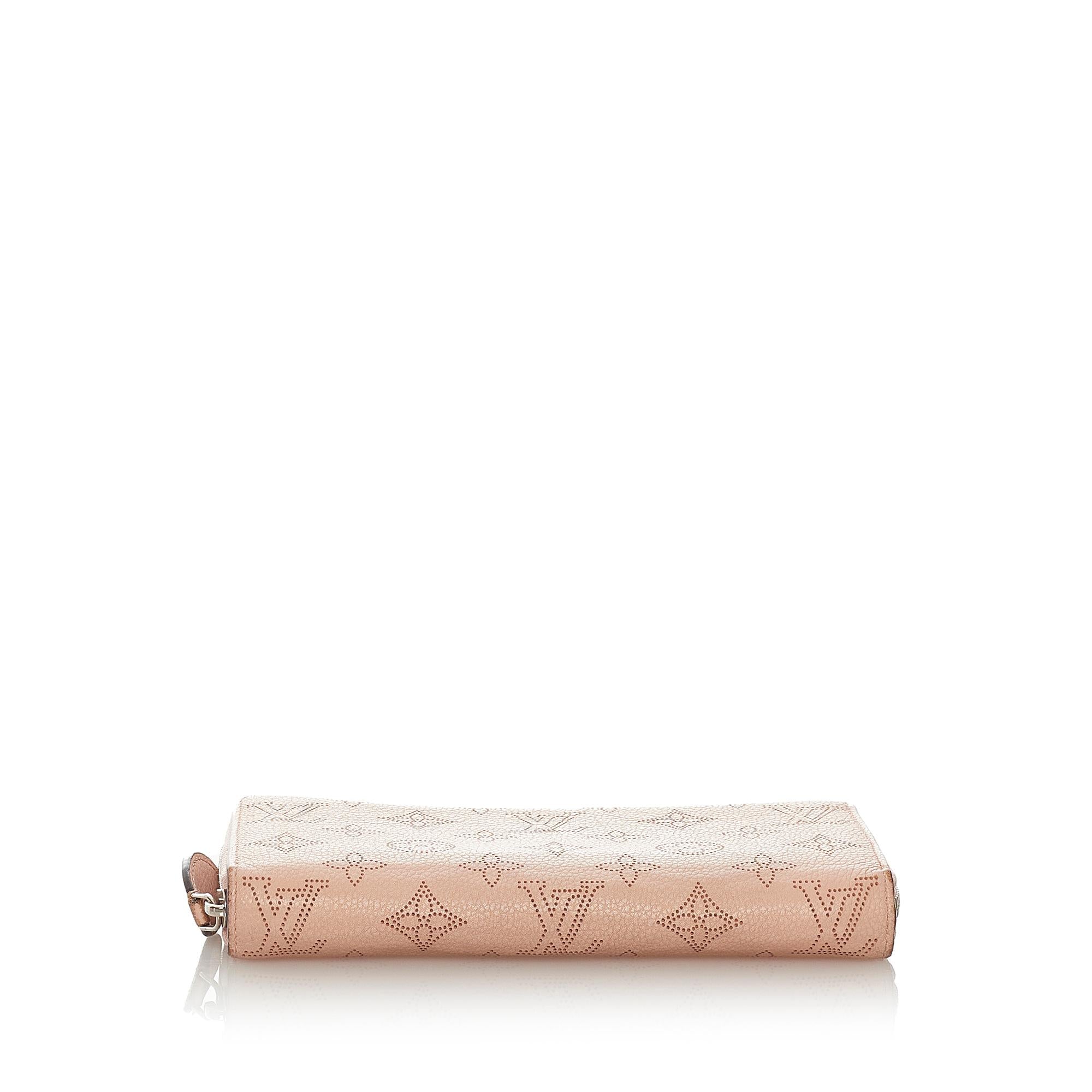 Louis Vuitton Mahina Zippy Wallet (SHG-27534)