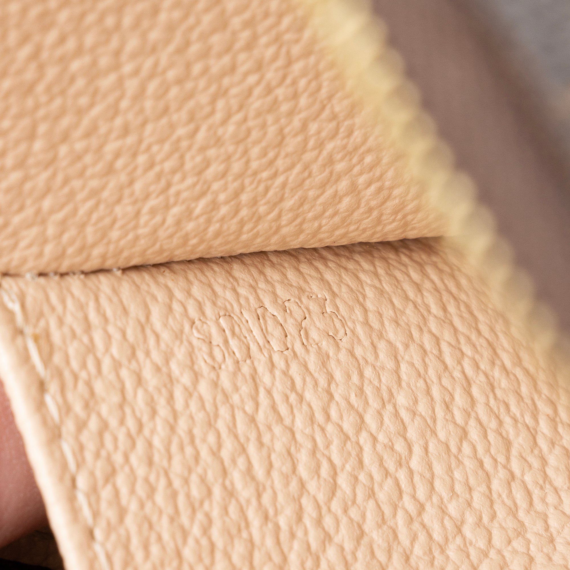 Louis Vuitton Monogram Canvas Cosmetic Pouch (SHF-XFaHpJ)