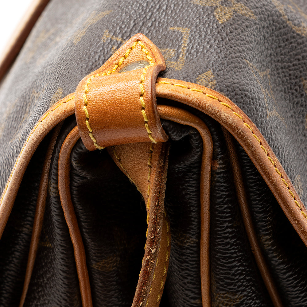 Louis Vuitton Vintage Monogram Canvas Saumur 30 Messenger Bag - FINAL SALE (SHF-20345)