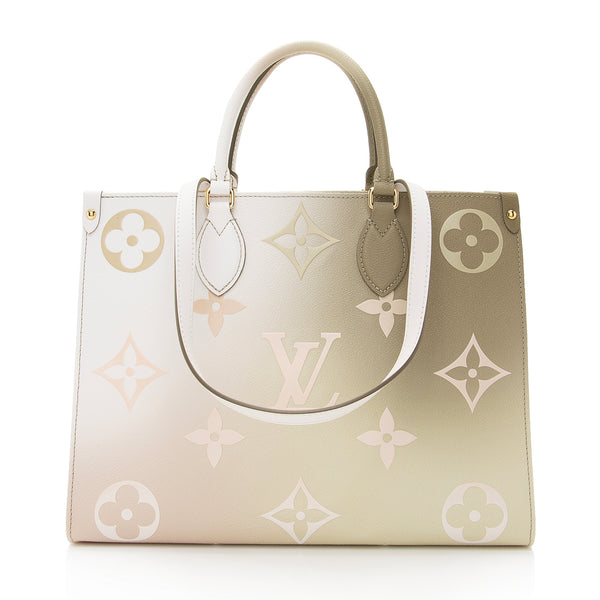 Louis Vuitton Monogram Giant Spring In The City Onthego MM Tote (SHF-2 –  LuxeDH