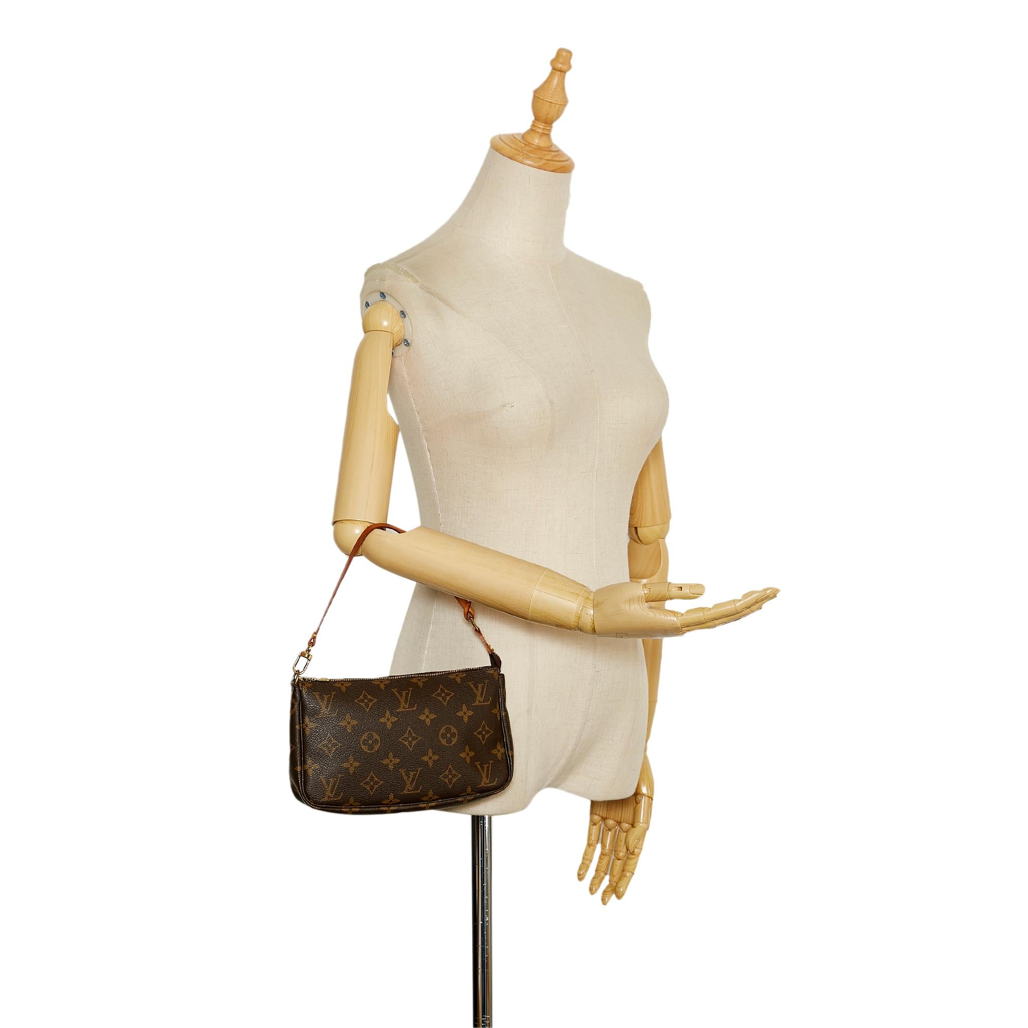 Louis Vuitton Monogram Pochette Accessoires (SHG-36242)